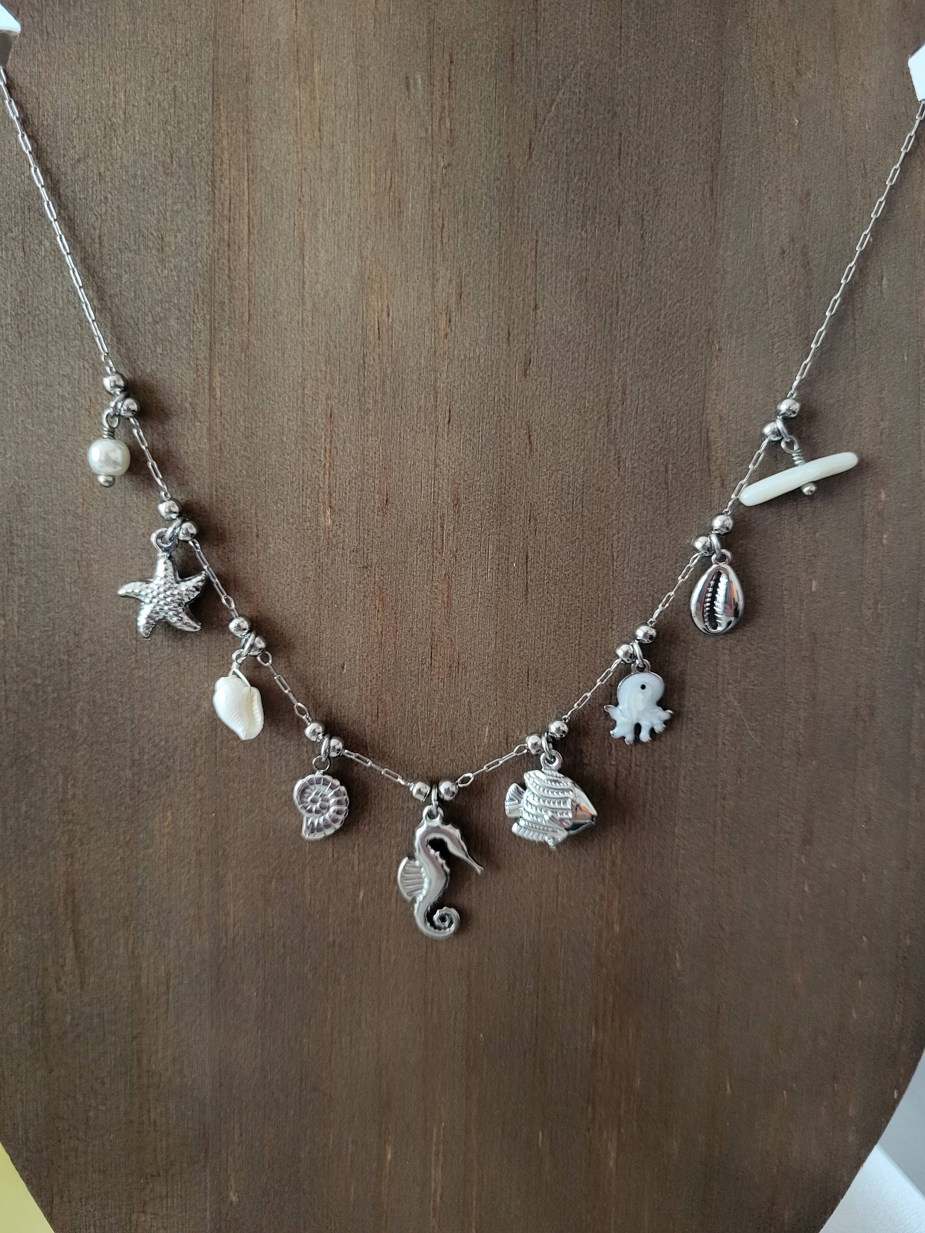 Collier pendentifs marins avec poulpe nacré argenté