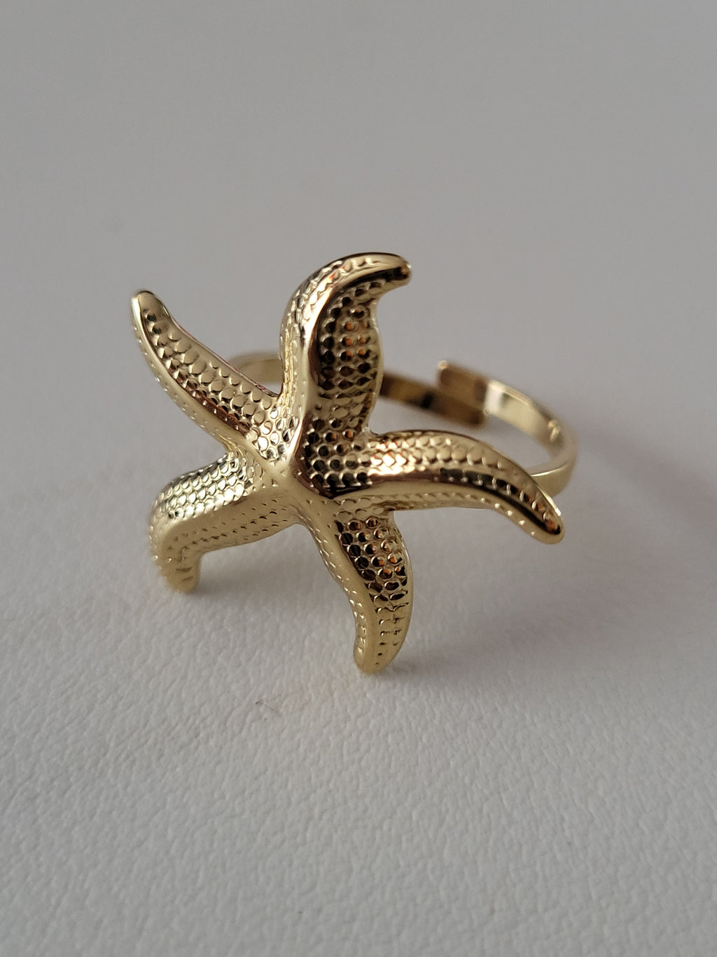 Bague dorée ajustable étoile de mer taille moyenne