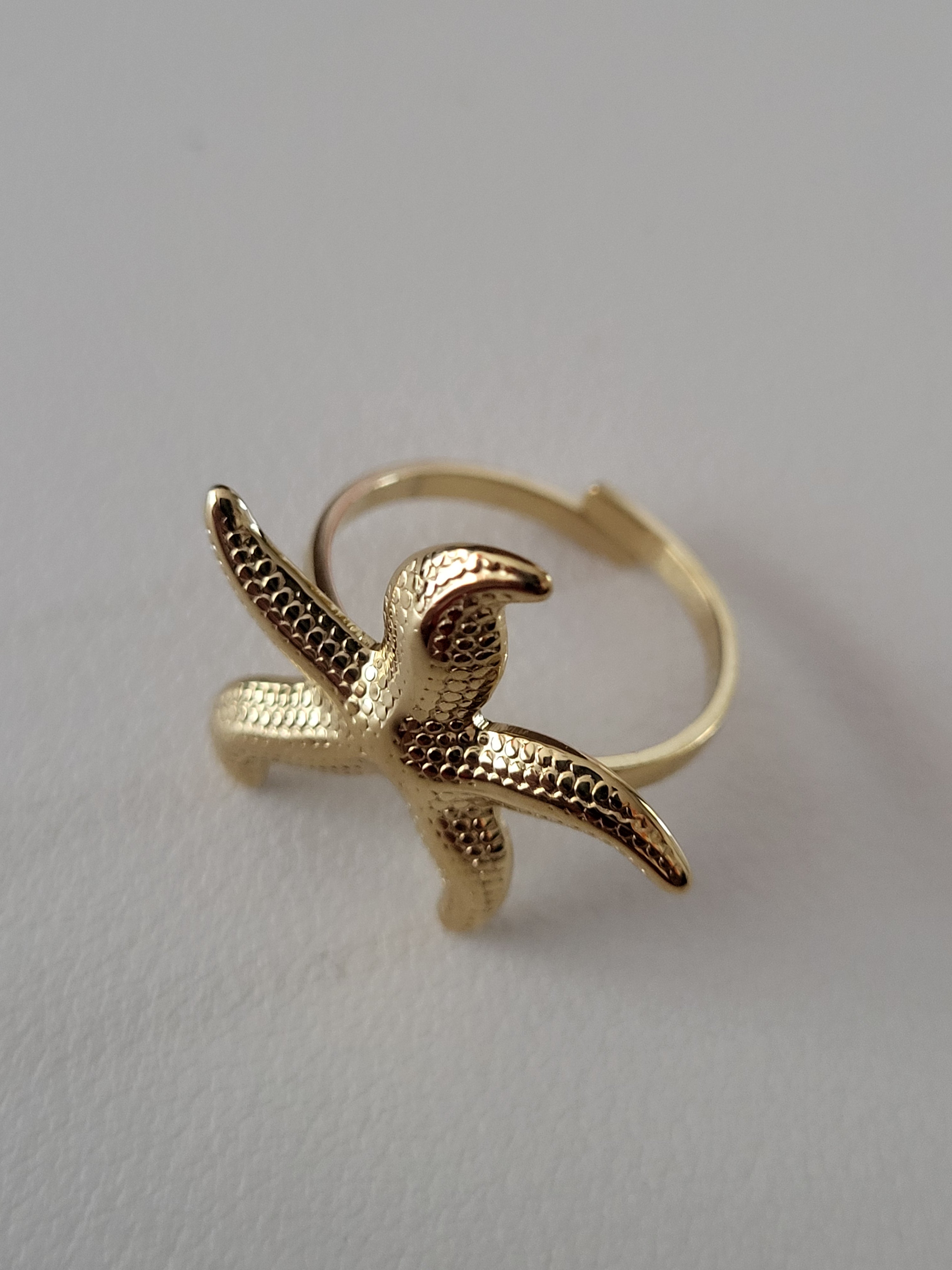 Bague dorée ajustable étoile de mer taille moyenne