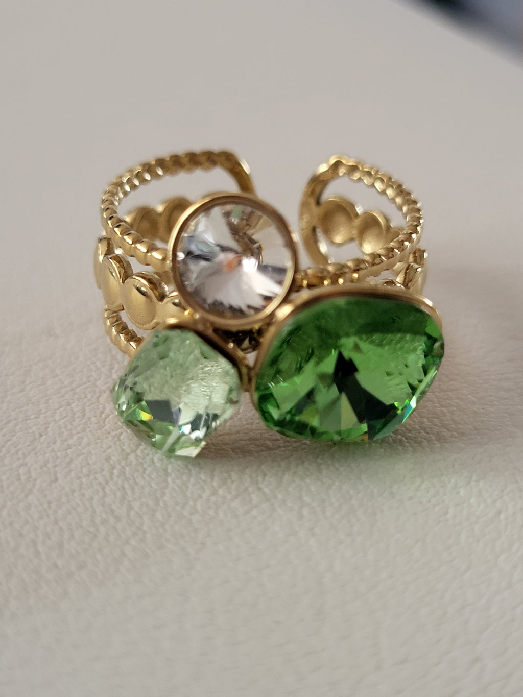 Bague ajustable ornée de strass et cristal clair vert clair