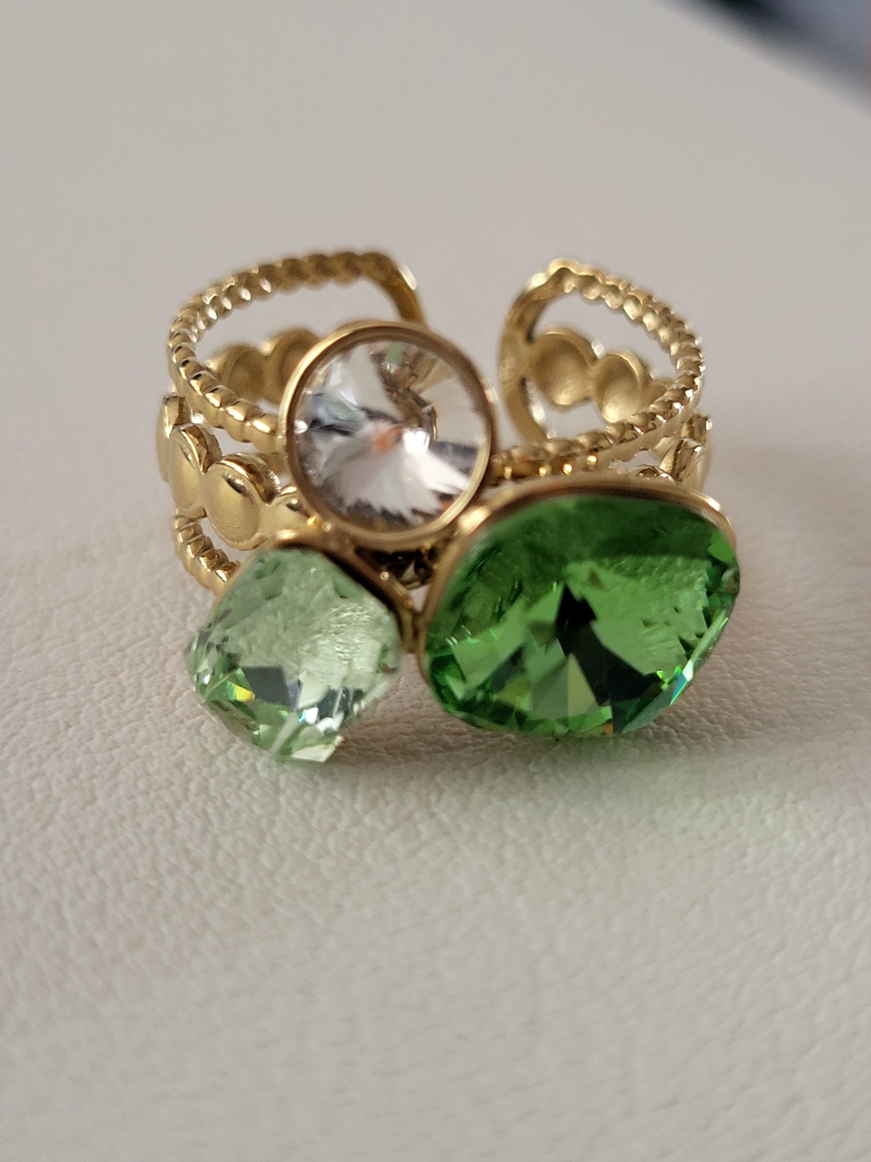 Bague ajustable ornée de strass et cristal clair vert clair
