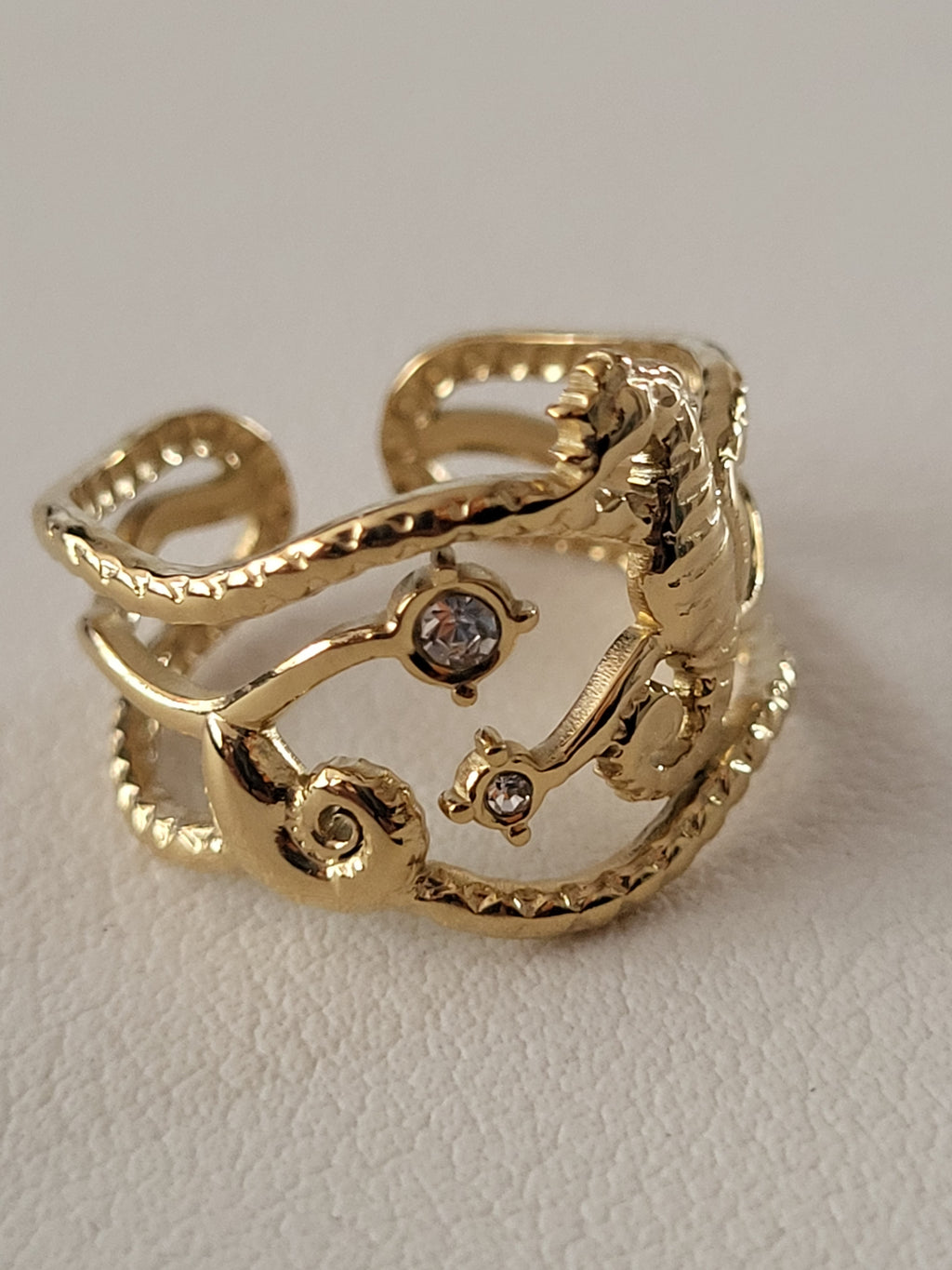 Bague ajustable hippocampe et étoiles marines doré