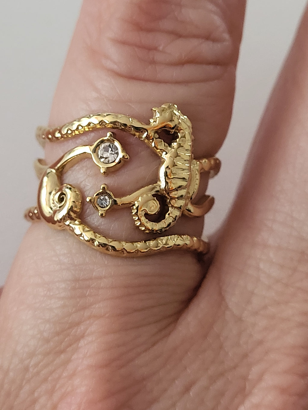 Bague ajustable hippocampe et étoiles marines doré