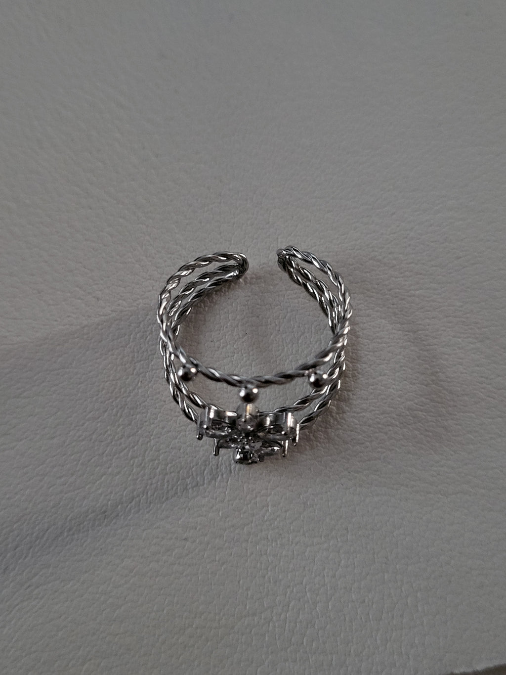 Bague ajustable à trois anneaux avec fleur strassée argenté