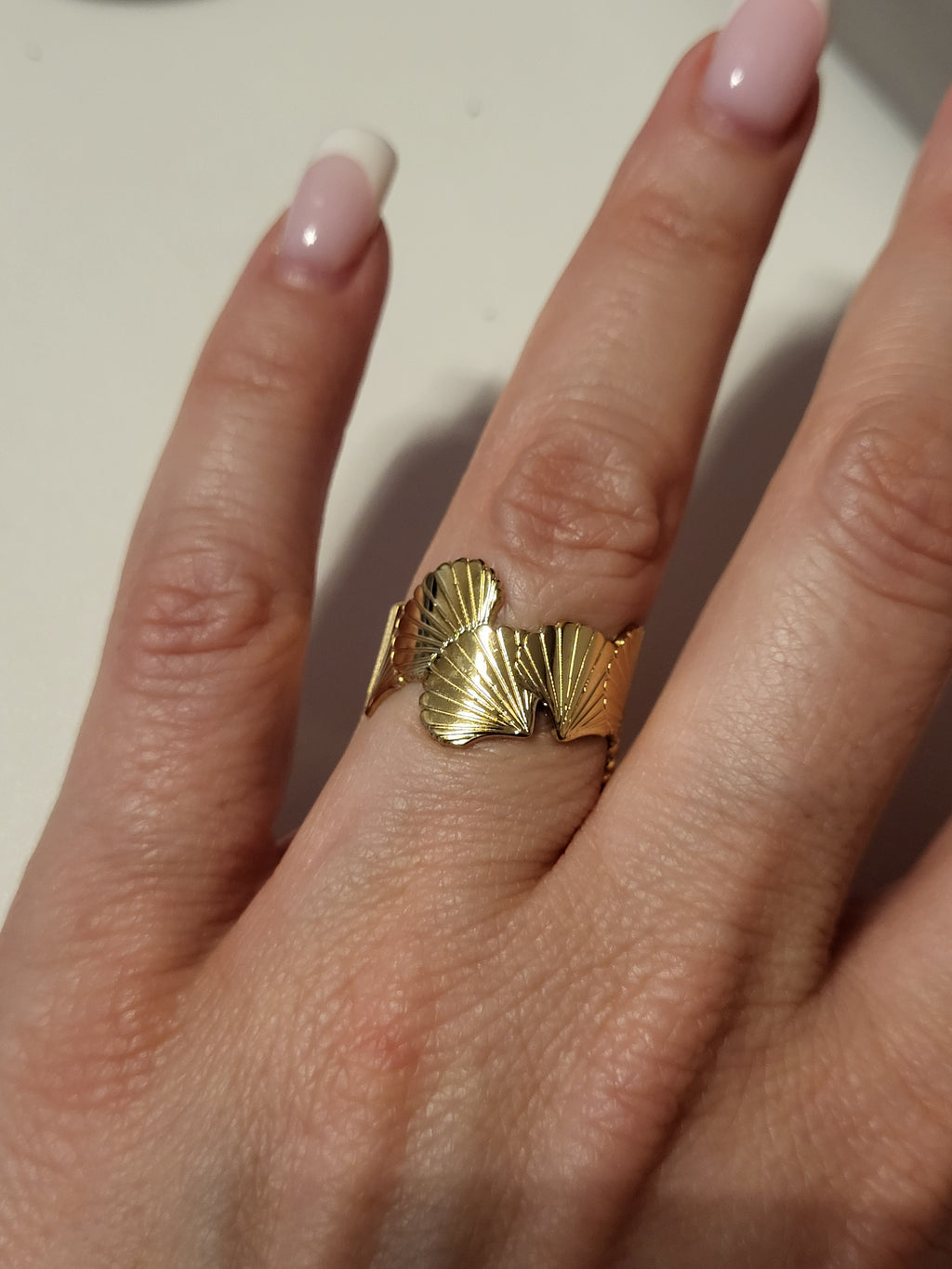 Bague ouverte feuilles Ginkgo entrelacées doré