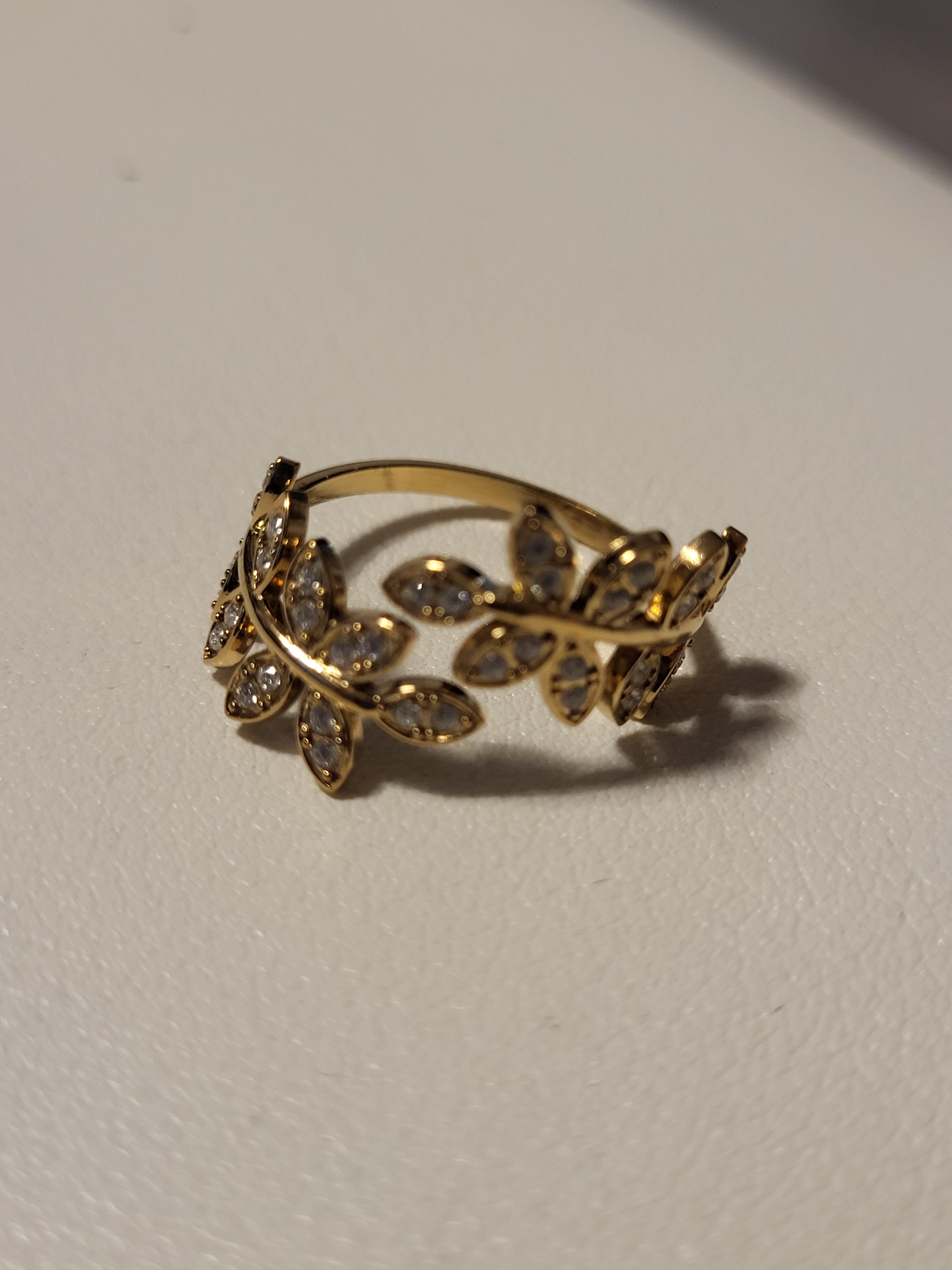 Bague ouverte deux feuilles longues en strass doré