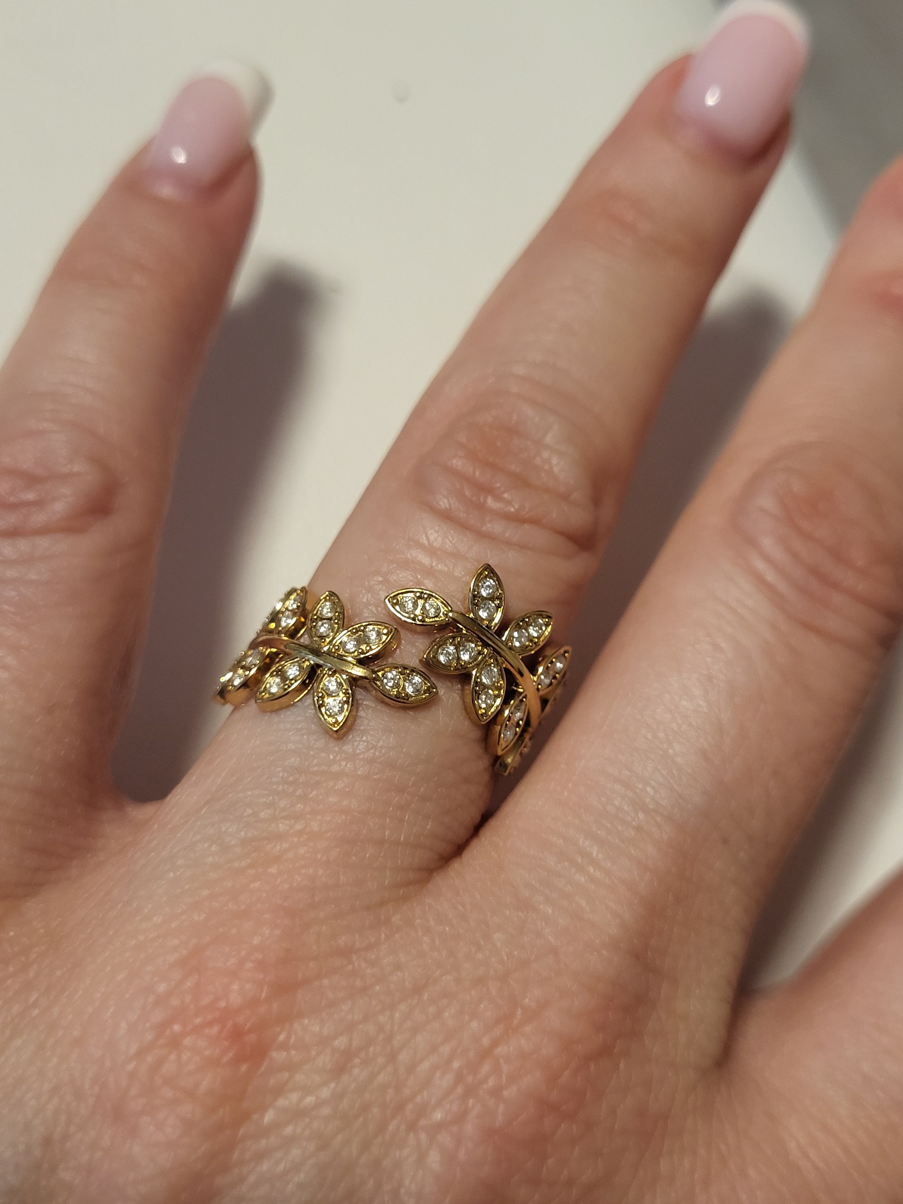 Bague ouverte deux feuilles longues en strass doré