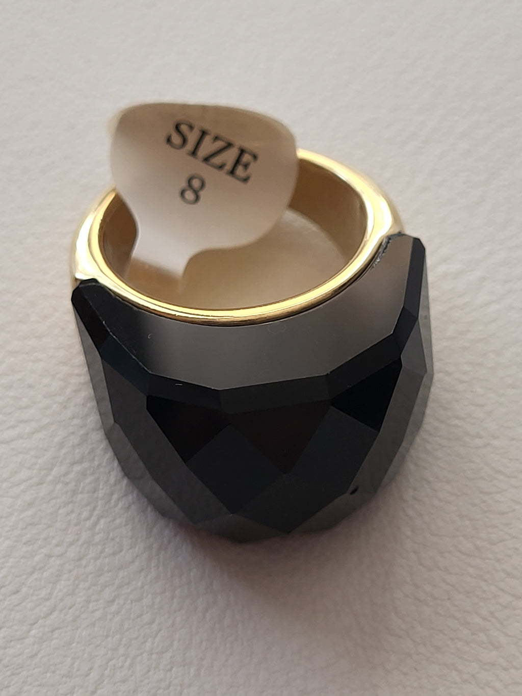 Anello in acciaio inossidabile dorato con cristallo nero, taglia 8