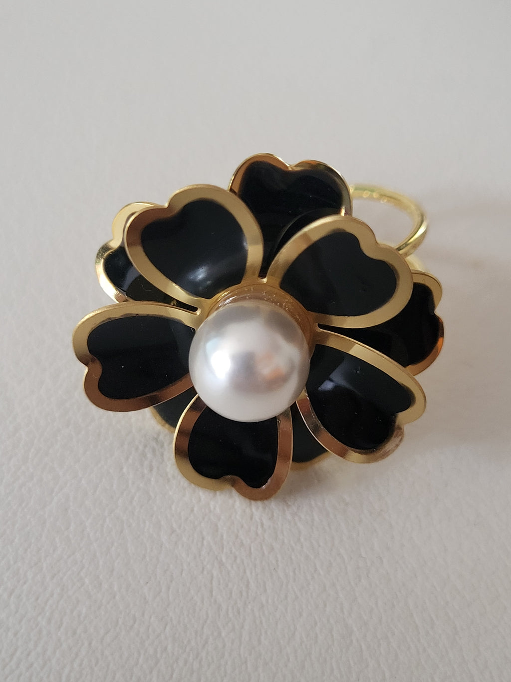 Bague acier inoxydable en forme de fleur dorée et noire
