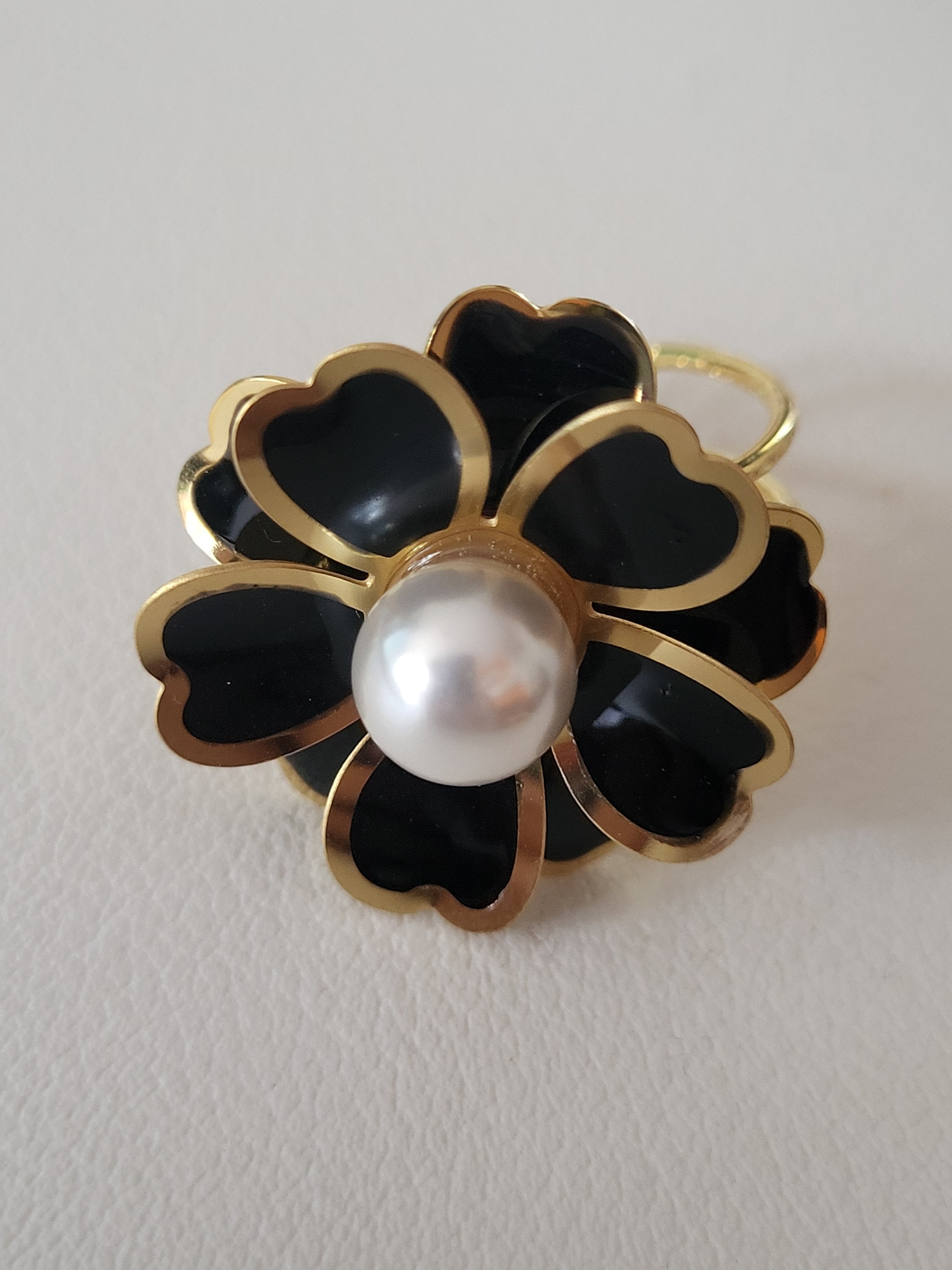 Bague acier inoxydable en forme de fleur dorée et noire