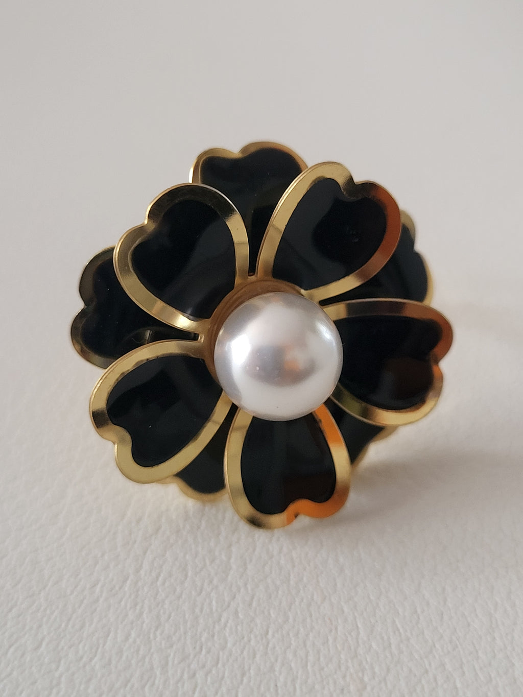 Bague acier inoxydable en forme de fleur dorée et noire