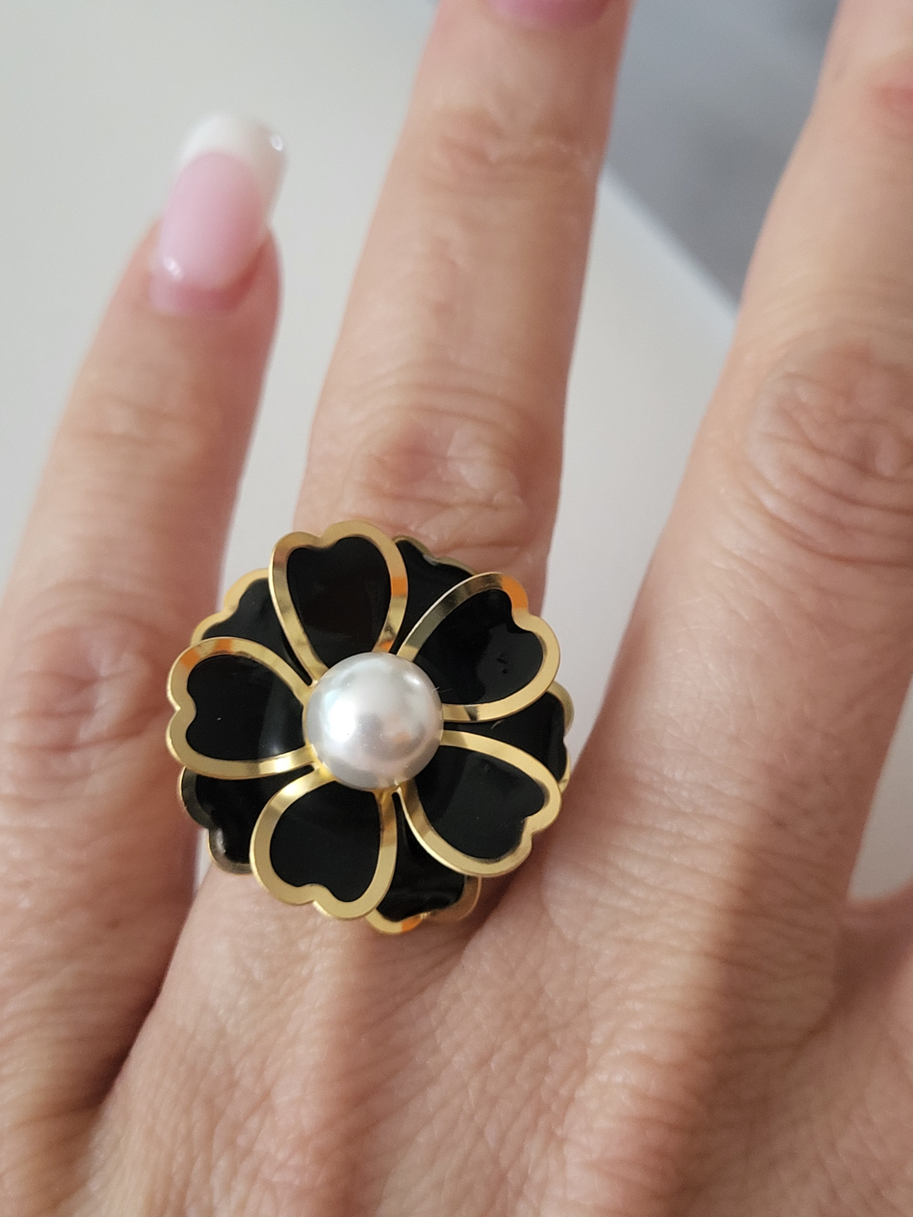 Bague acier inoxydable en forme de fleur dorée et noire