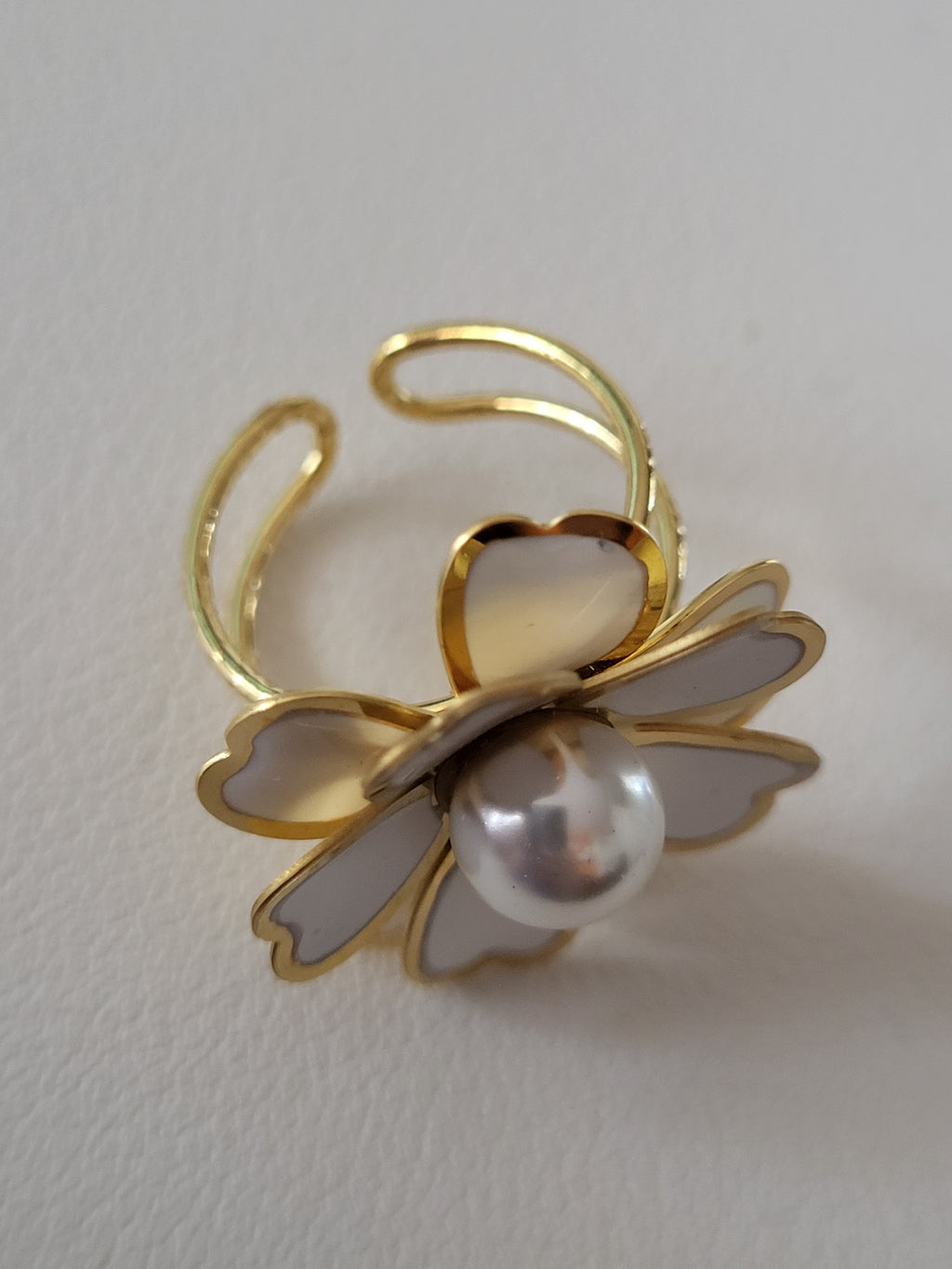 Bague acier inoxydable en forme de fleur dorée et blanche