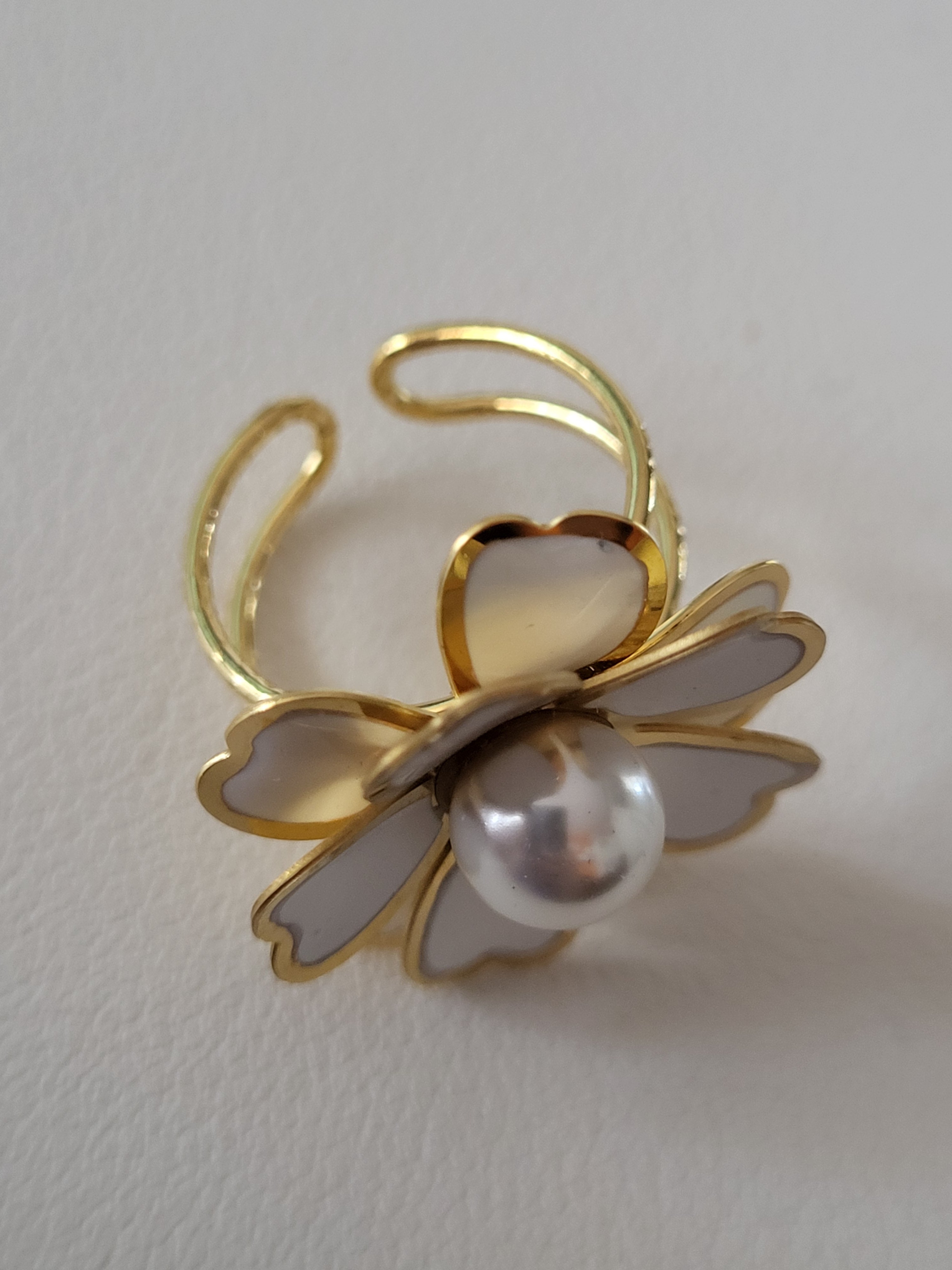 Bague acier inoxydable en forme de fleur dorée et blanche