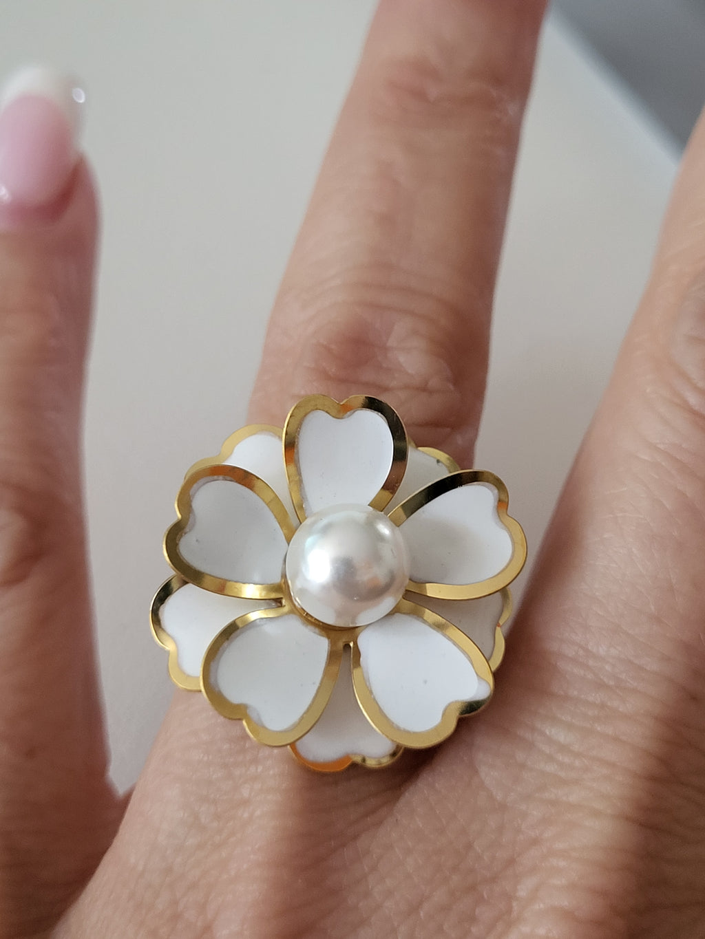 Bague acier inoxydable en forme de fleur dorée et blanche