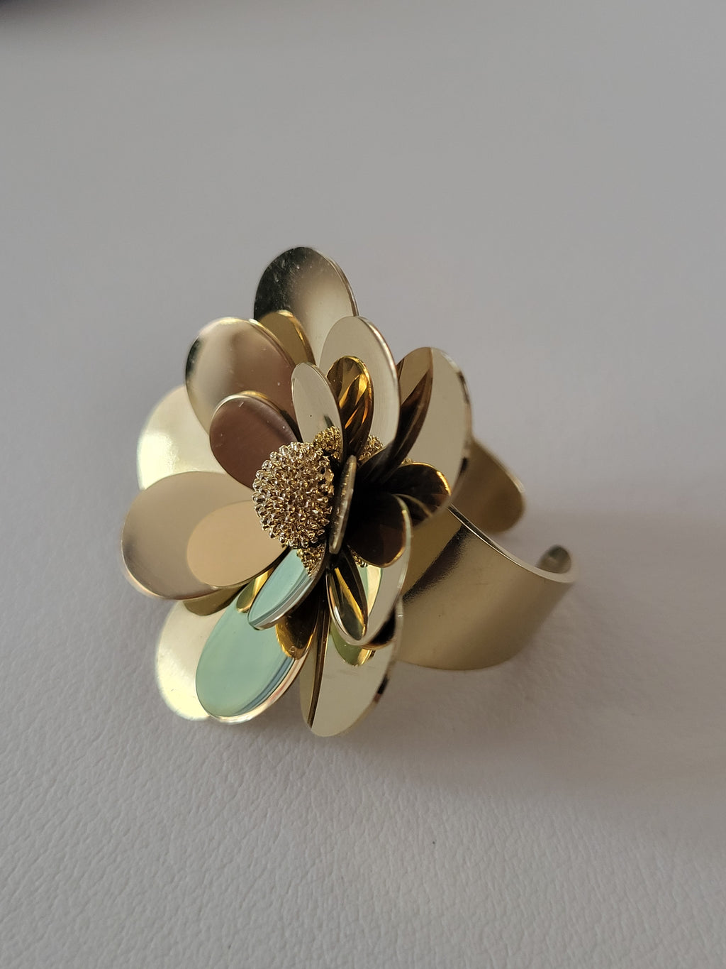 Bague ajustable acier inoxydable dorée en forme de fleur lisse