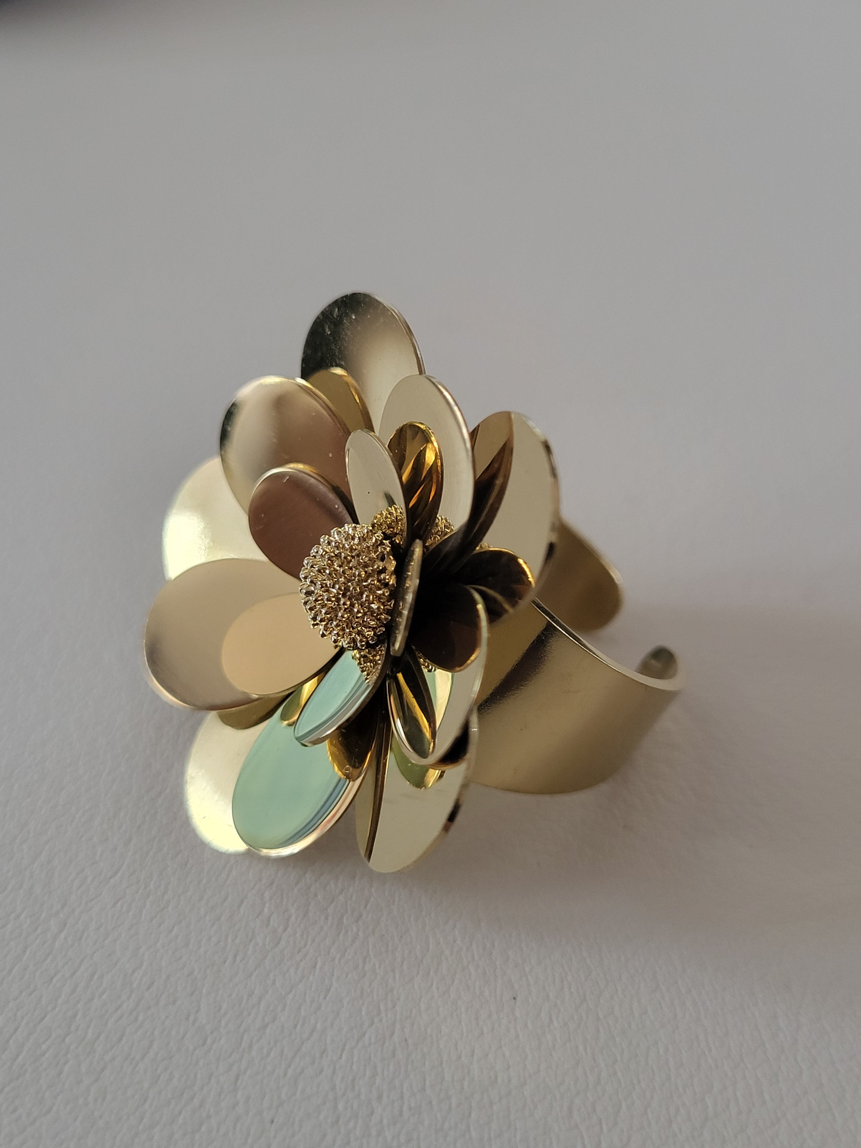 Bague ajustable acier inoxydable dorée en forme de fleur lisse