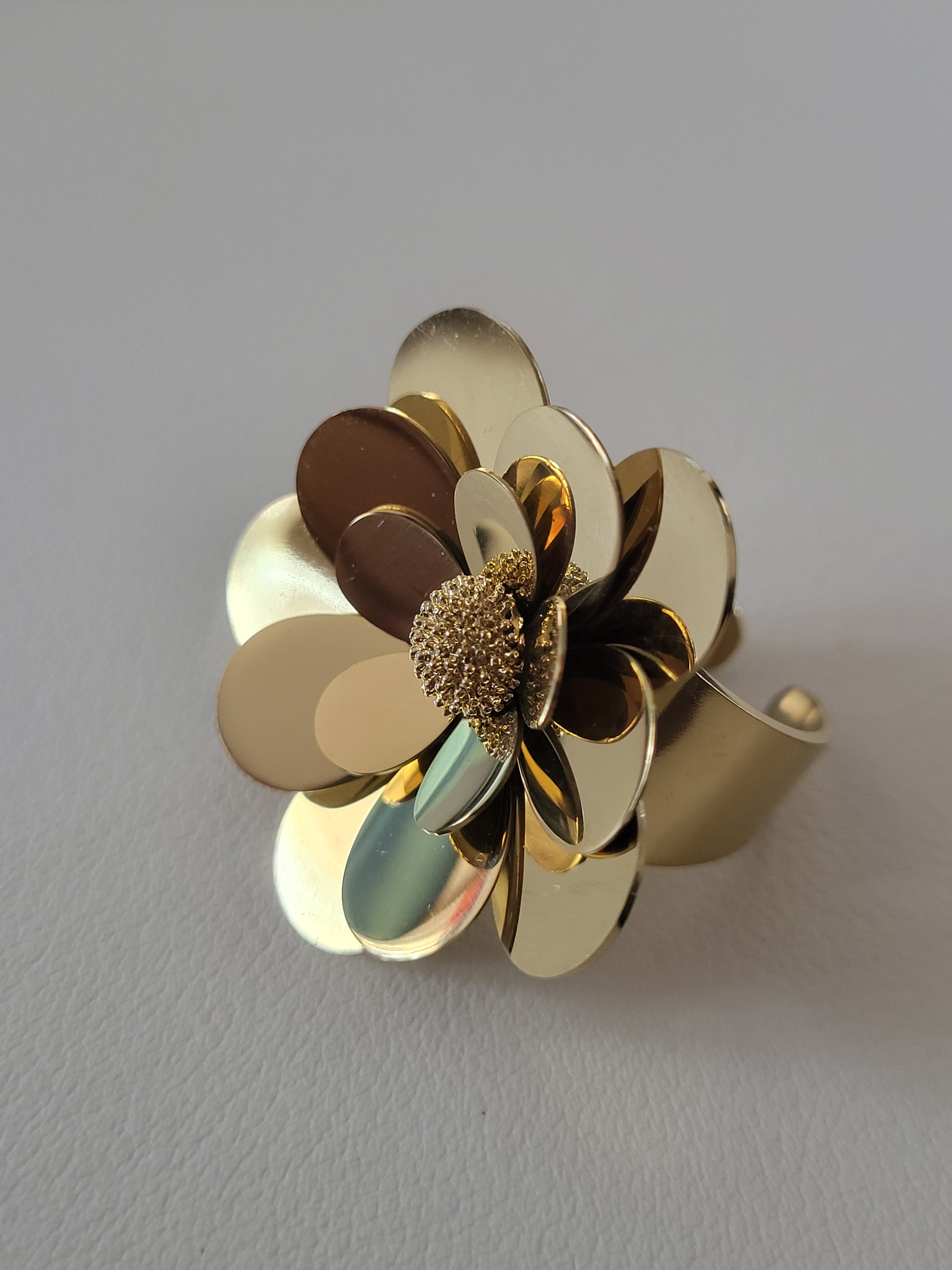 Bague ajustable acier inoxydable dorée en forme de fleur lisse