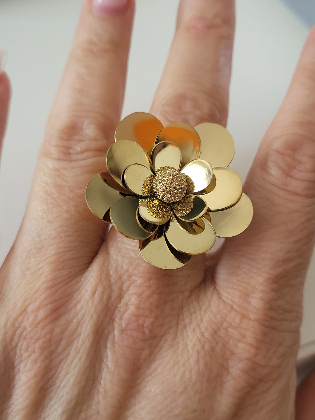Bague ajustable acier inoxydable dorée en forme de fleur lisse
