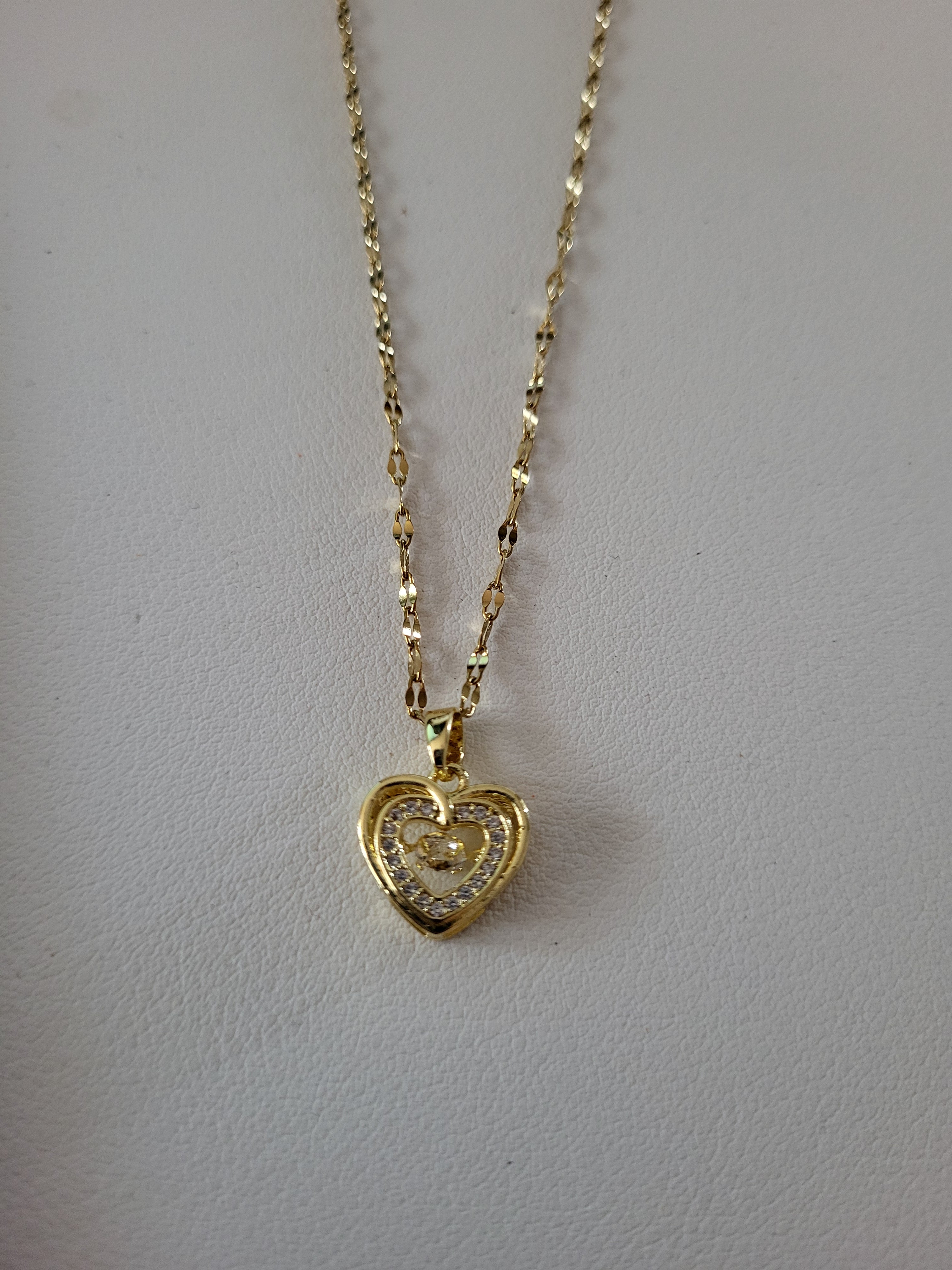 Collier pendentif cœur acier inoxydable doré avec incrustation zircon