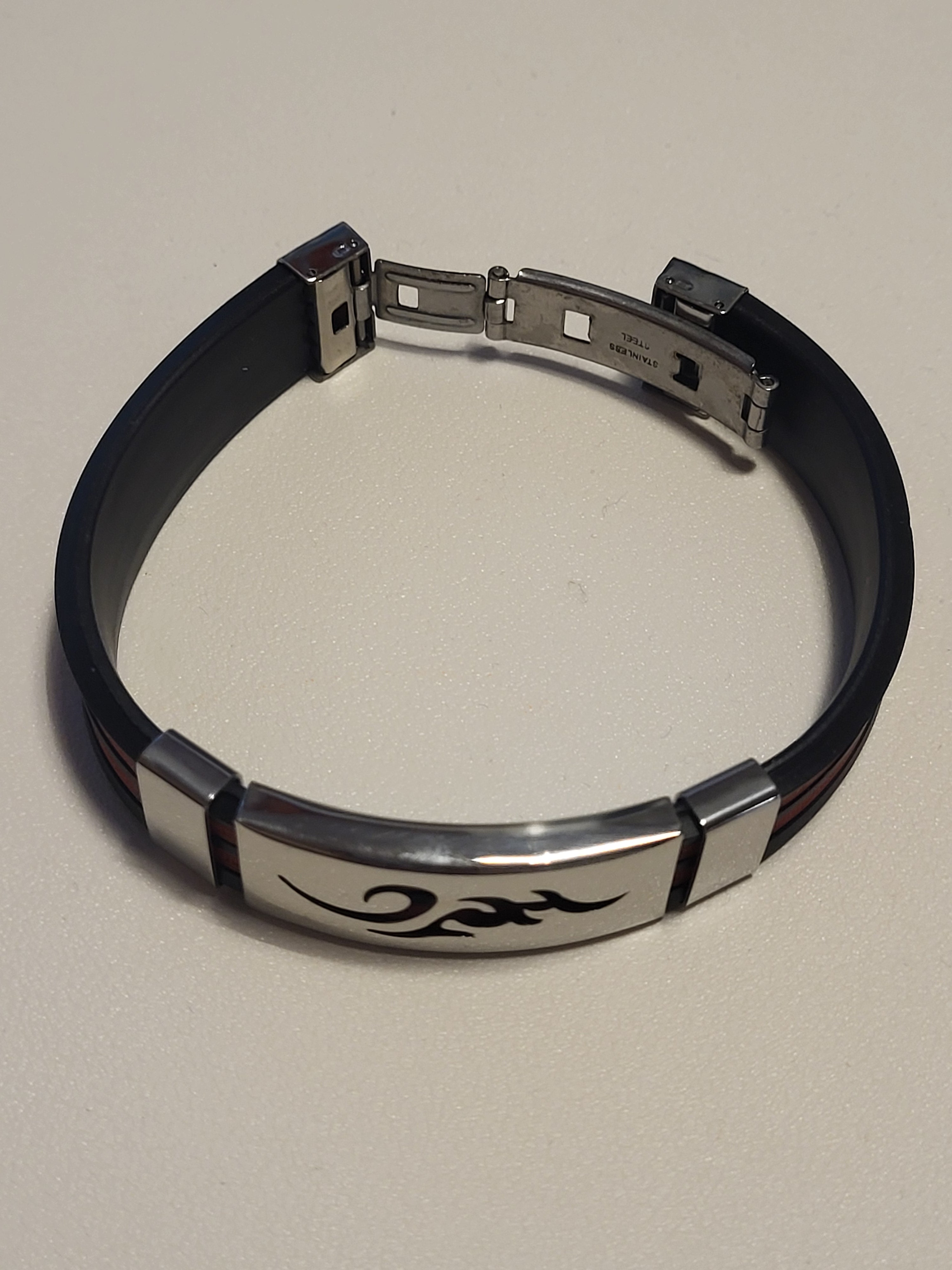 Bracelet Homme rouge et noir Flamme polyuréthane