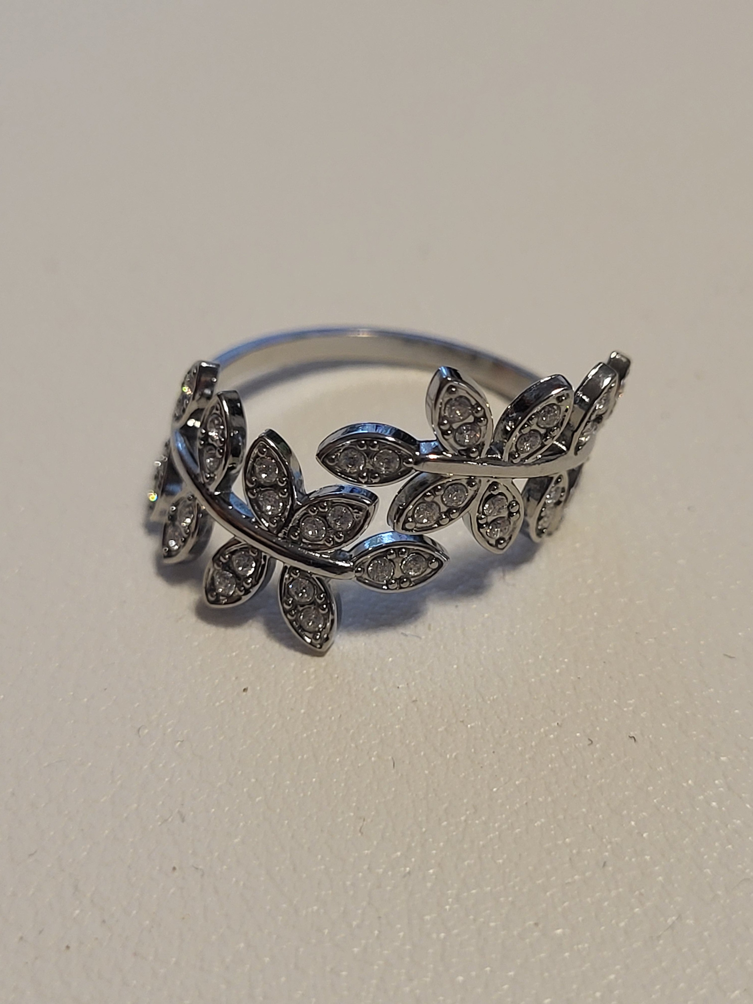 Bague ouverte deux feuilles longues en strass argenté