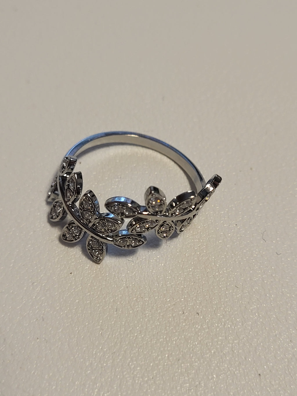 Bague ouverte deux feuilles longues en strass argenté