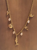 Collier doré charms marins avec palmier et pierres rose