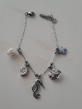 Bracelet à charms hippocampe et poulpe nacré argenté