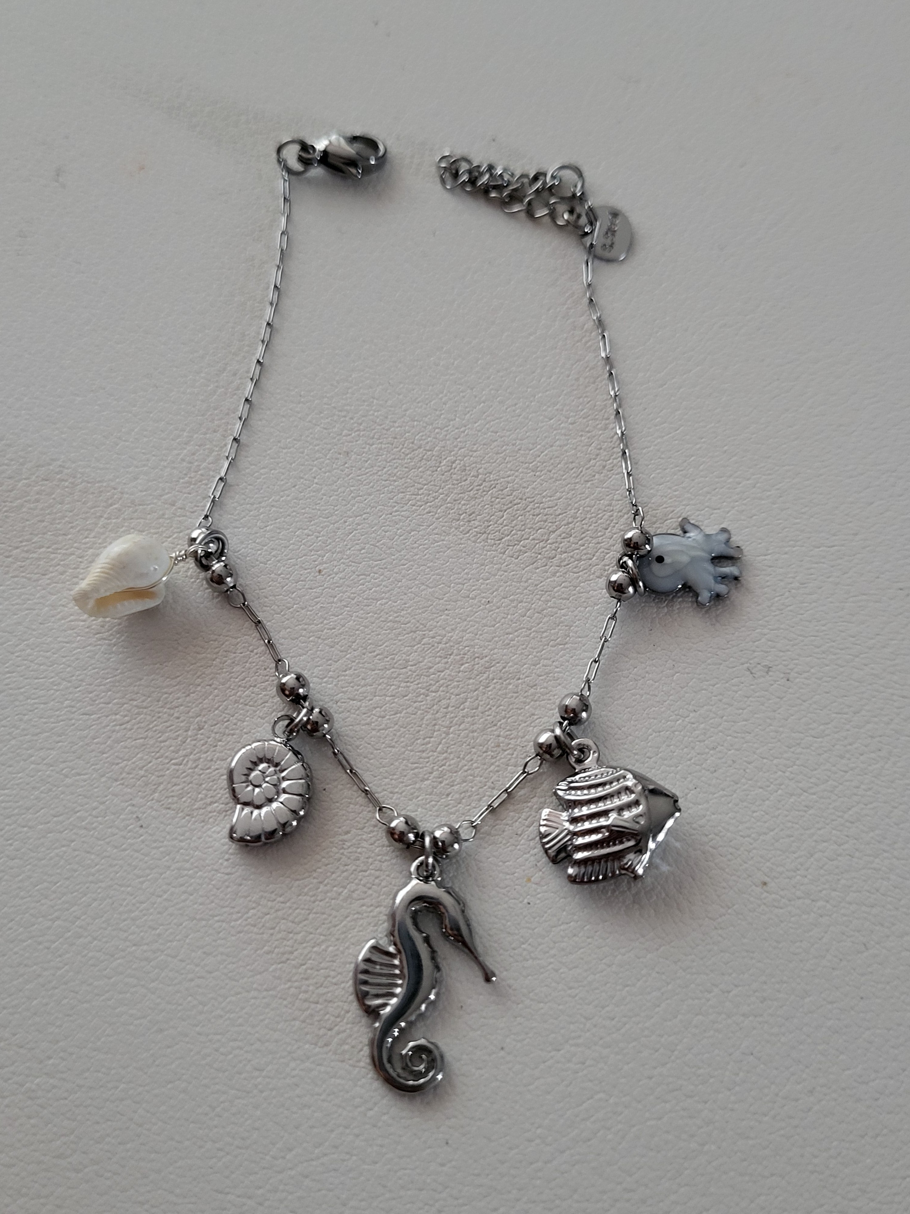 Bracelet à charms hippocampe et poulpe nacré argenté