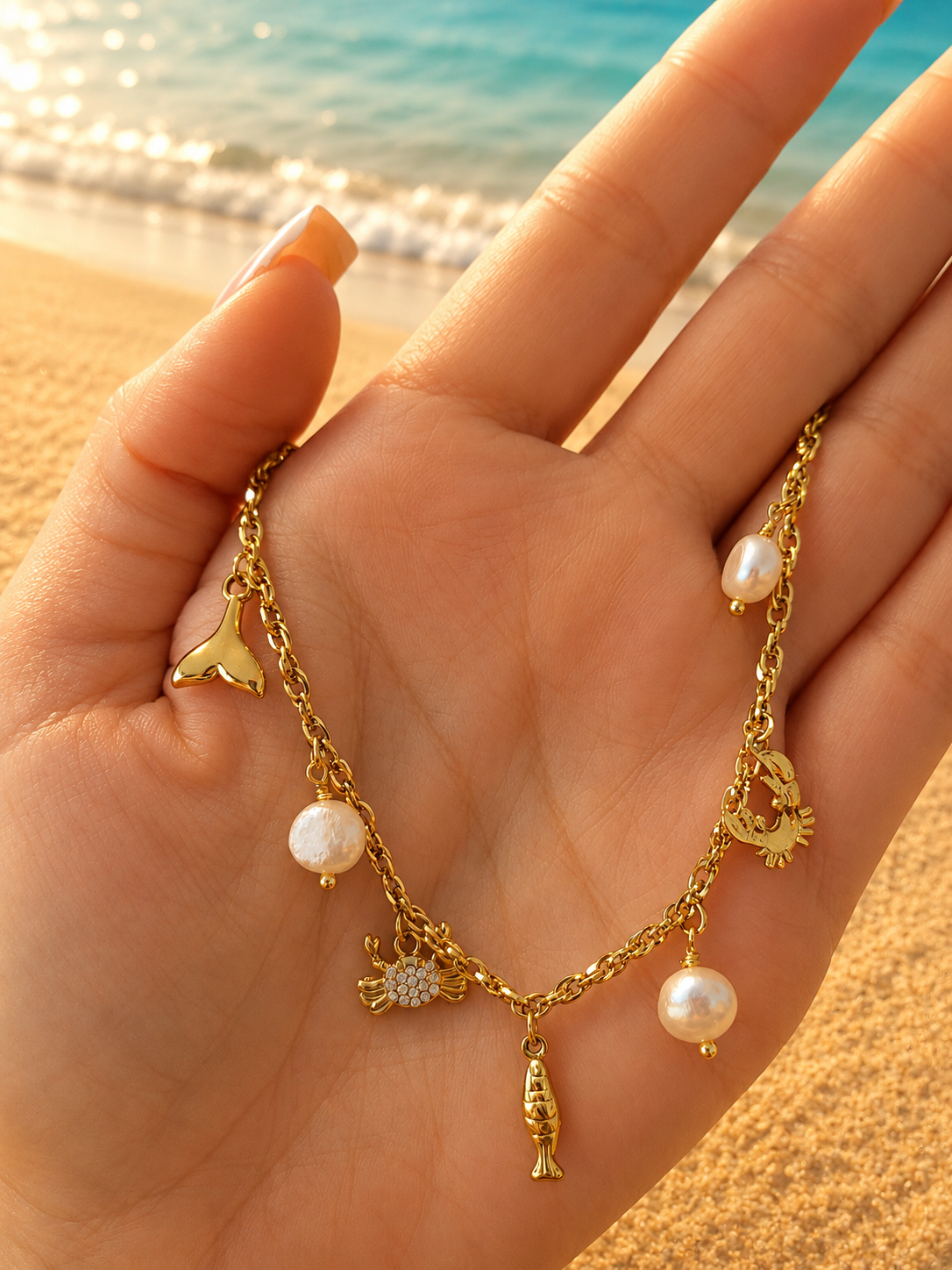 Collier doré à charms crabes et perles