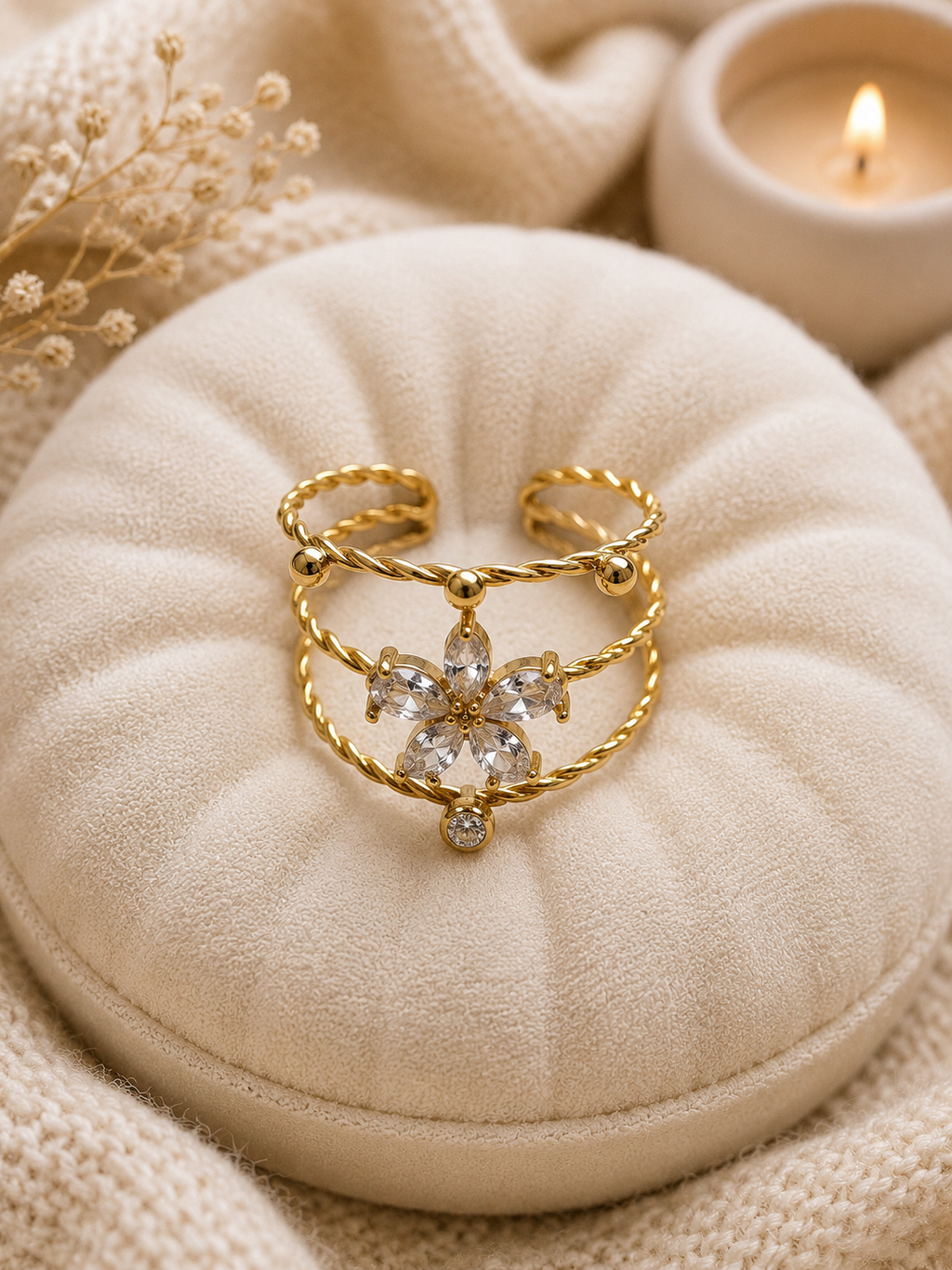 Bague ajustable à trois anneaux avec fleur strassée doré
