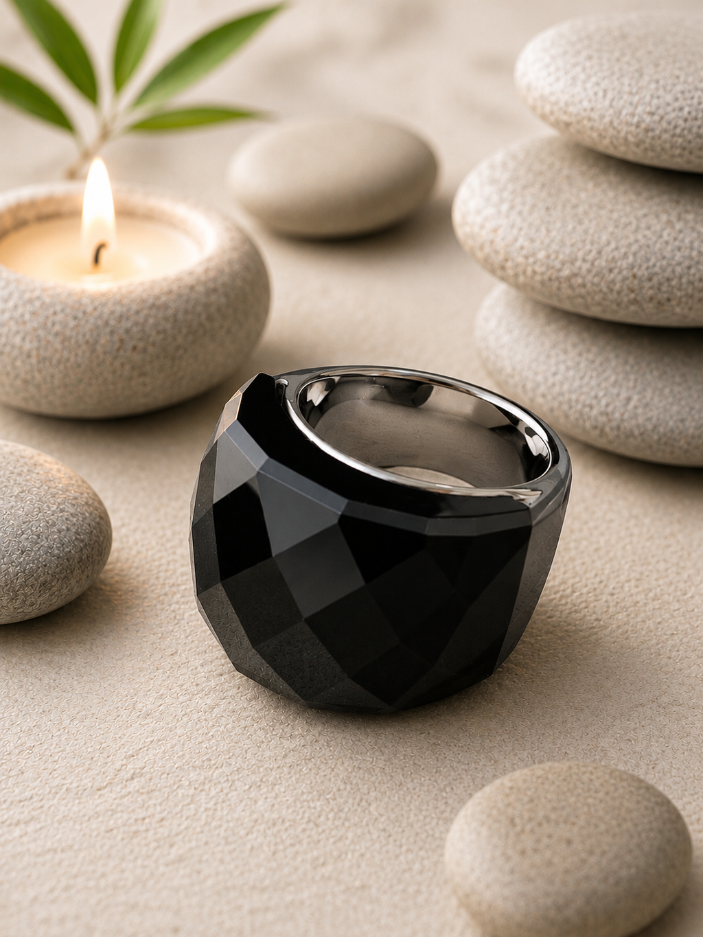 Bague en acier inoxydable argentée avec cristal noir – Taille 57 | Bagatelle