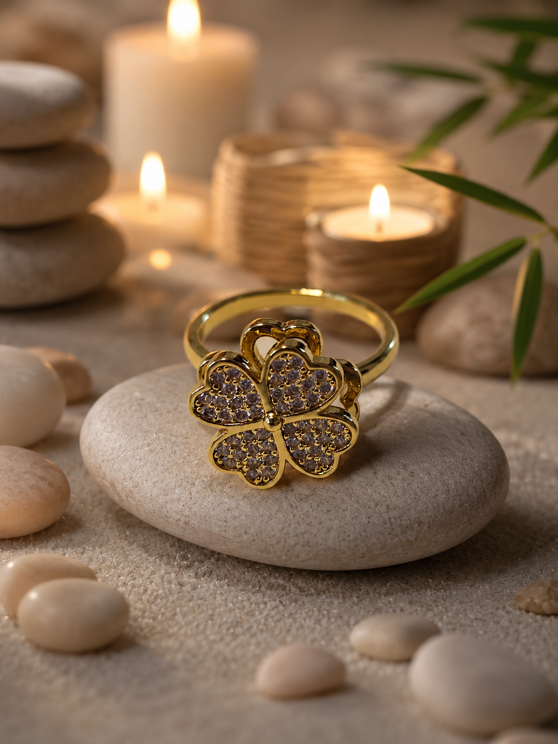 Bague acier inoxydable dorée ouverte trèfle rotatif zircon anti-stress - le trèfle tourne
