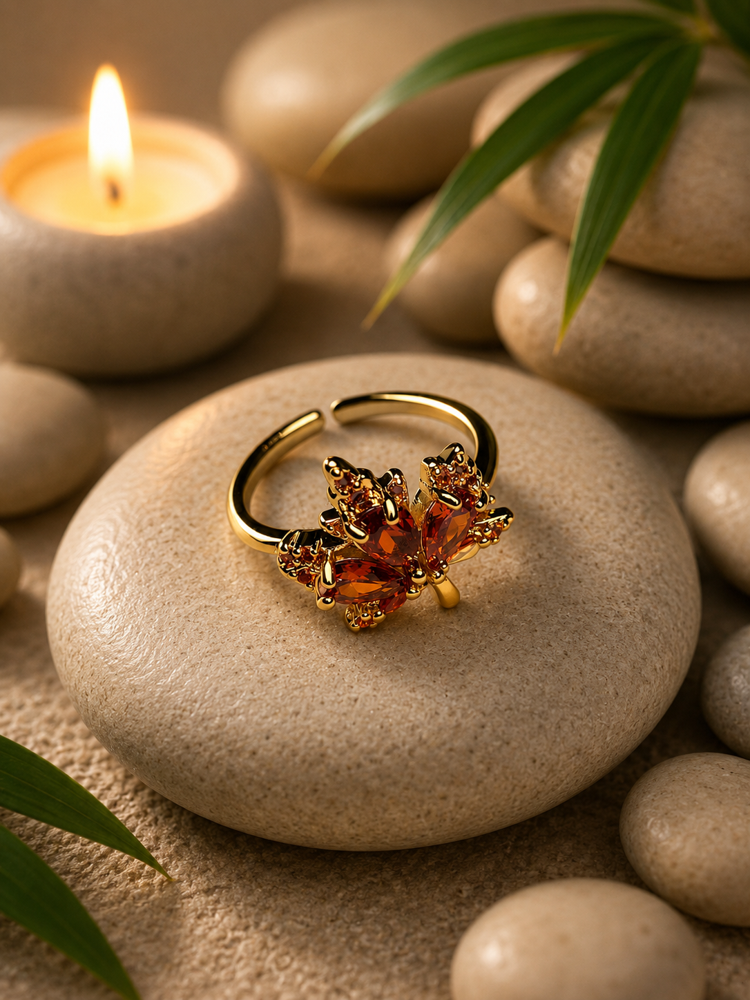 Bague Ajustable Feuille & Zircons Rouges en Acier Inoxydable Doré – Élégante & Raffinée