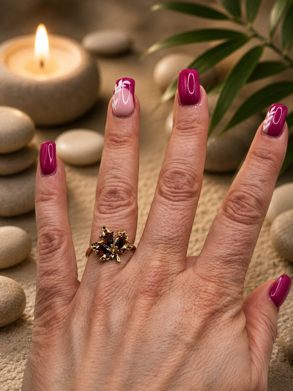 Bague Ajustable Feuille & Zircons Rouges en Acier Inoxydable Doré – Élégante & Raffinée