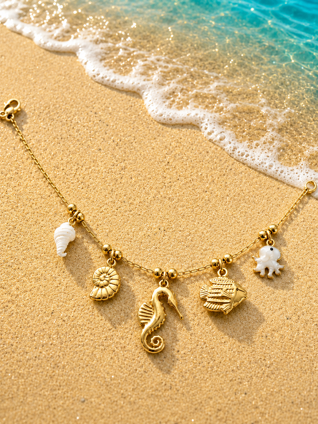 Bracciale con charms ippocampo e polpo perlato dorato