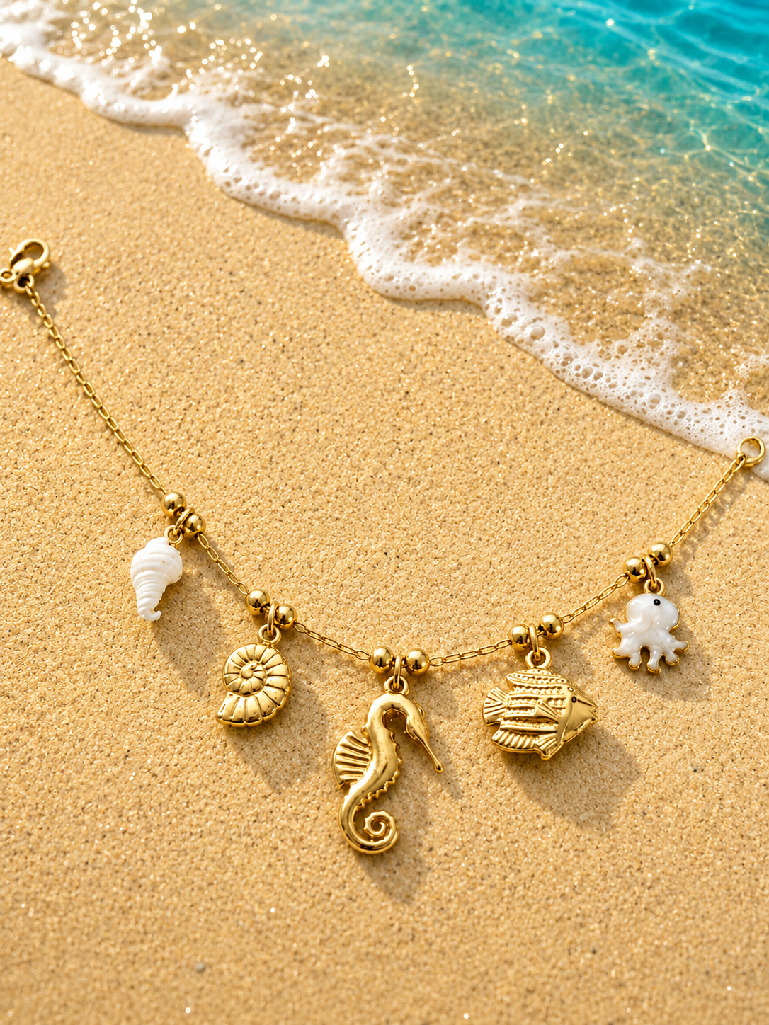 Bracciale con charms ippocampo e polpo perlato dorato
