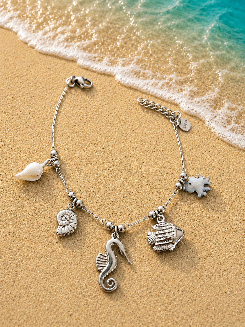 Bracciale con charm cavalluccio marino e polpo in madreperla argentata