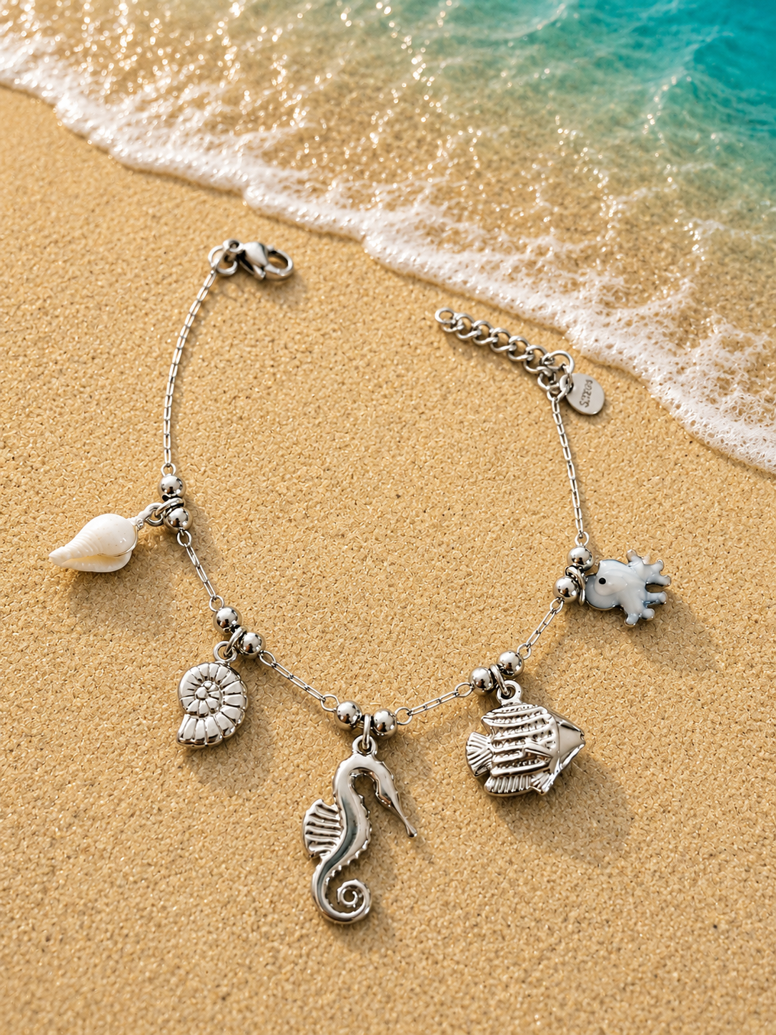 Bracciale con charm cavalluccio marino e polpo in madreperla argentata