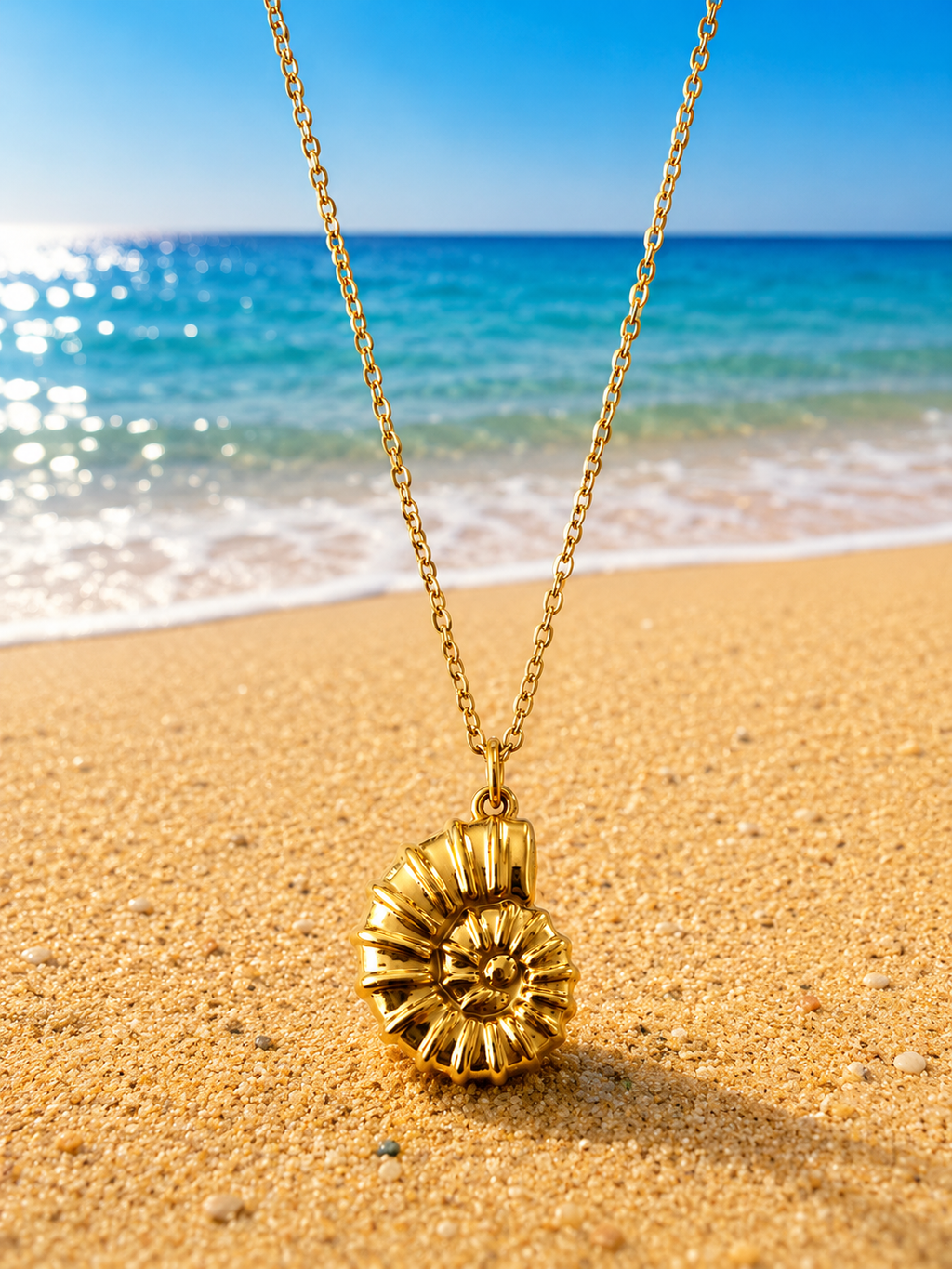 Collier Pendentif Escargot de Mer en Acier Inoxydable Doré – 40 + 5 cm – Style Marin