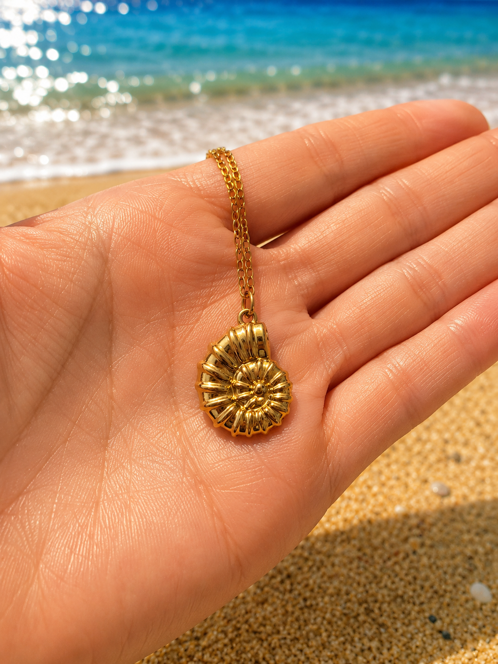 Collier Pendentif Escargot de Mer en Acier Inoxydable Doré – 40 + 5 cm – Style Marin