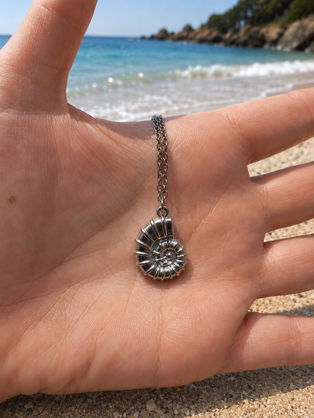 Collier Pendentif Escargot de Mer en Acier Inoxydable Argenté – 40 + 5 cm – Style Marin