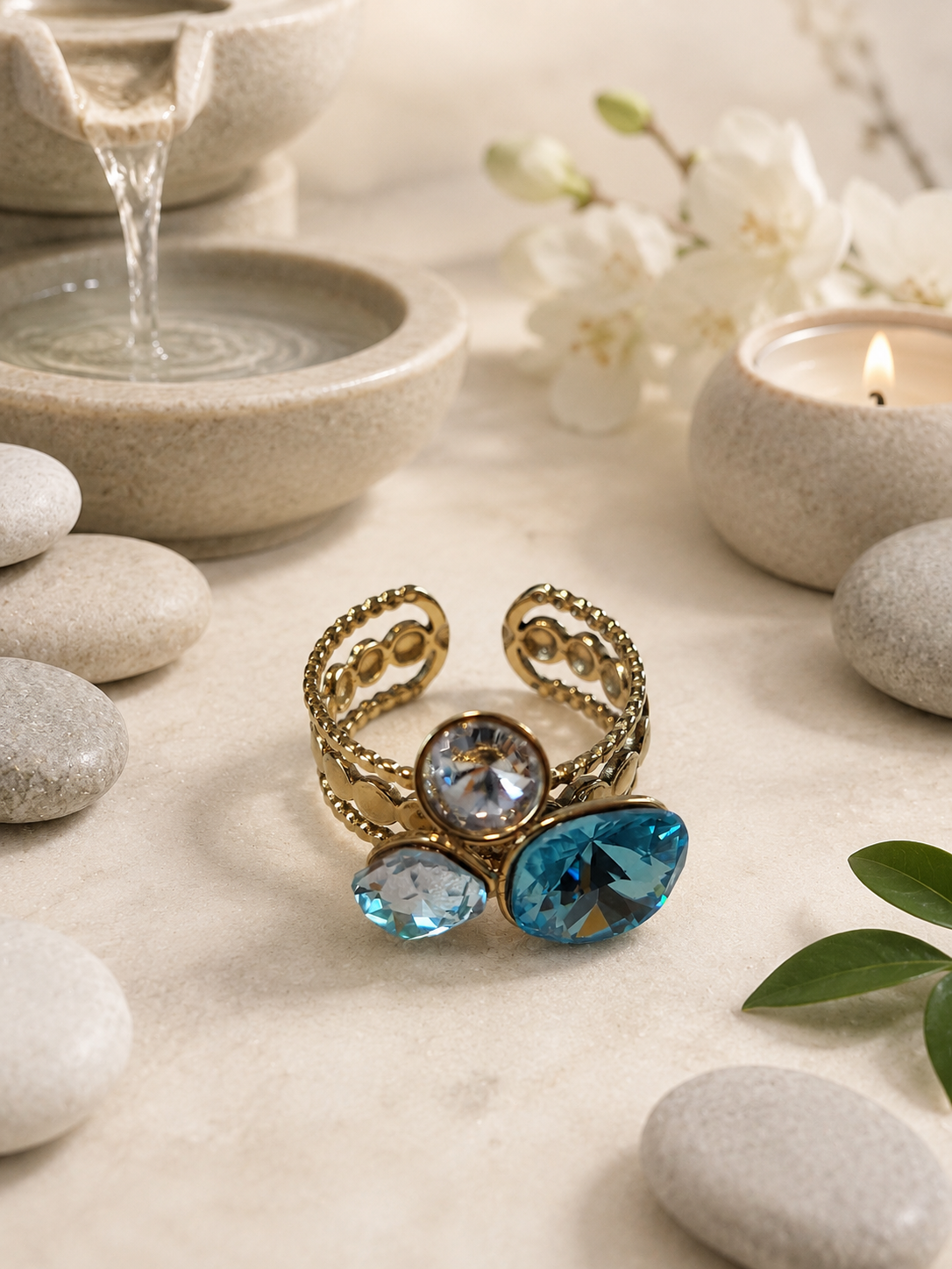 Anello regolabile con strass e cristallo azzurro