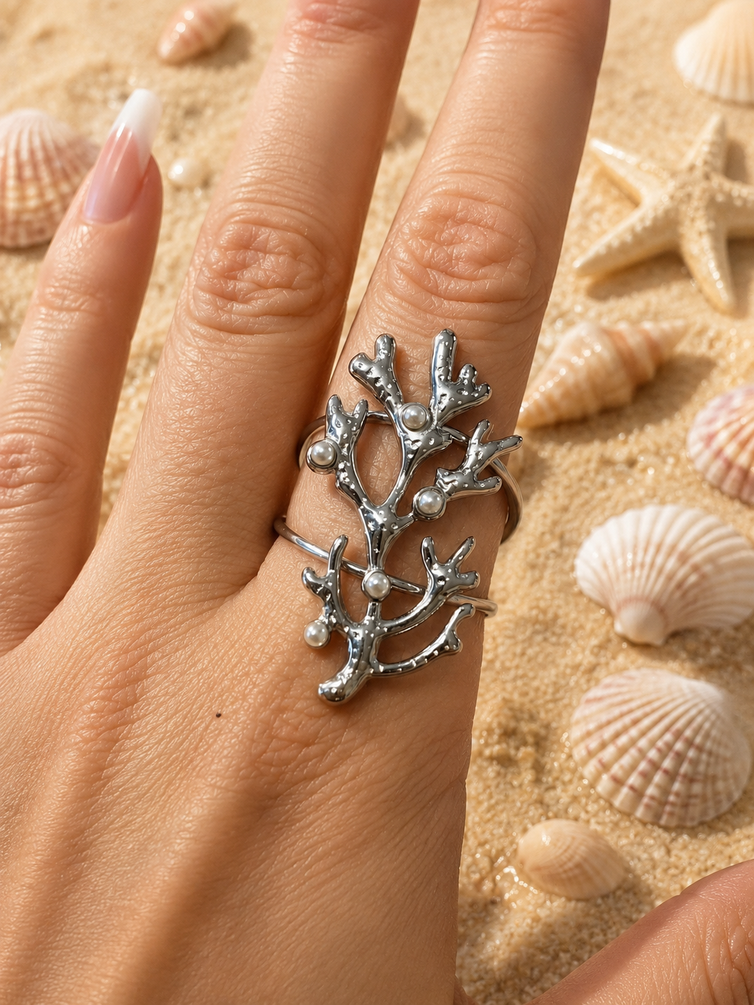 Bague ajustable corail sculpté et perles délicates argenté
