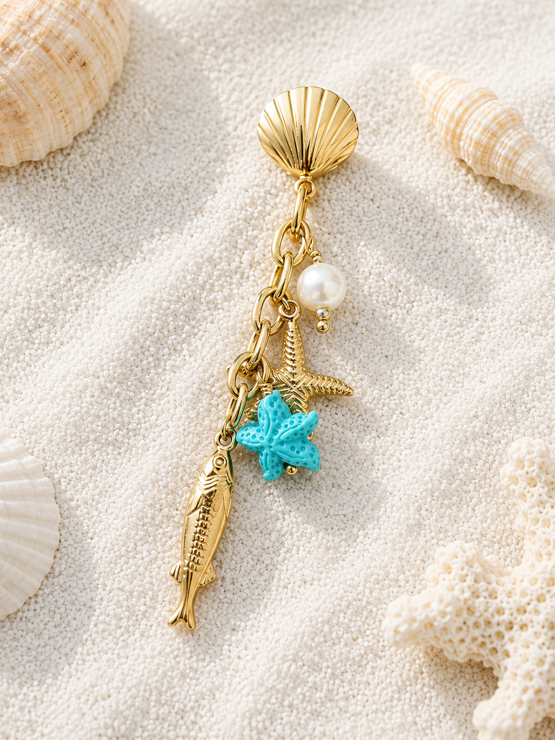 Boucles d’oreilles dorées pendantes poisson et étoile de mer bleu