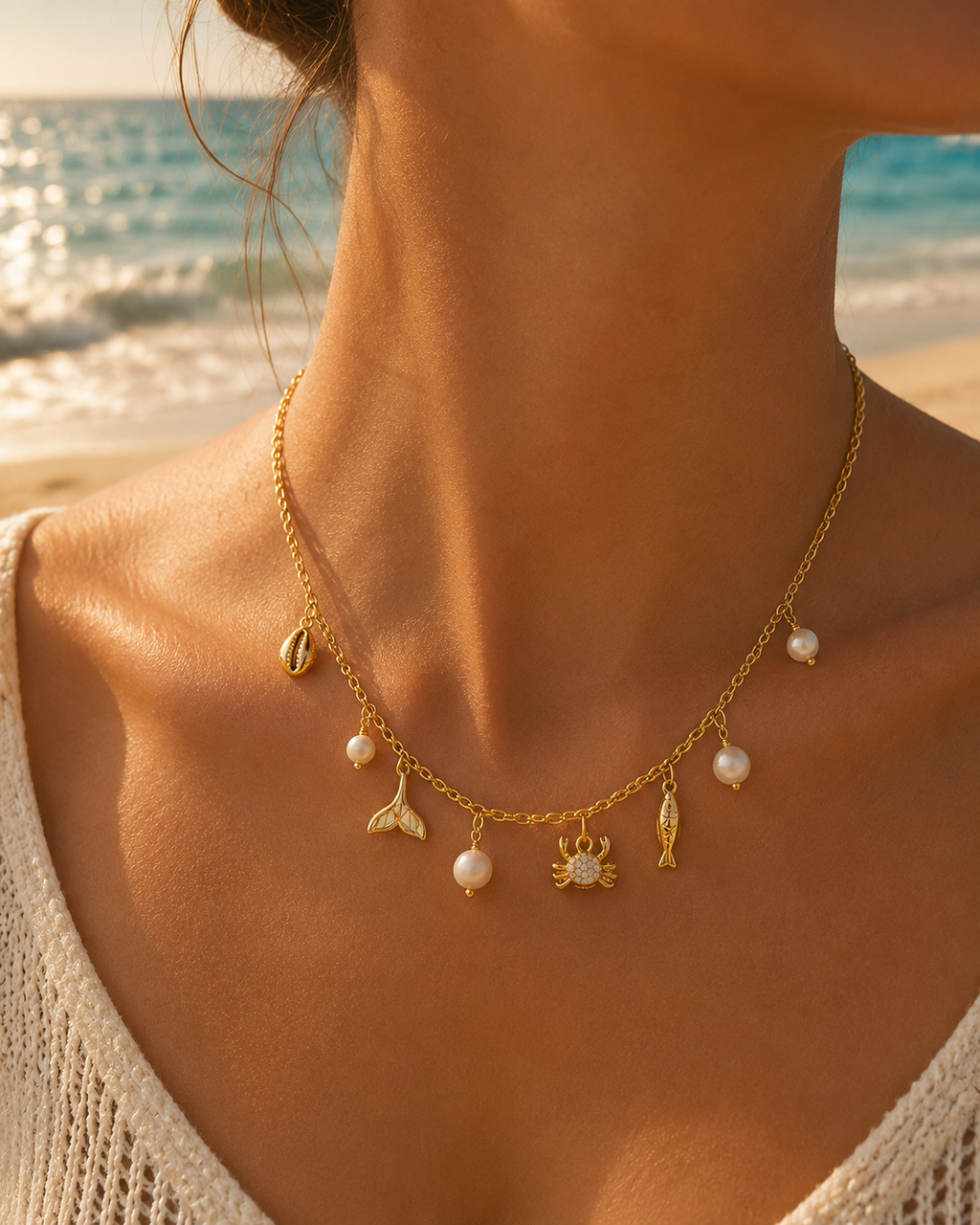 Collier doré à charms crabes et perles