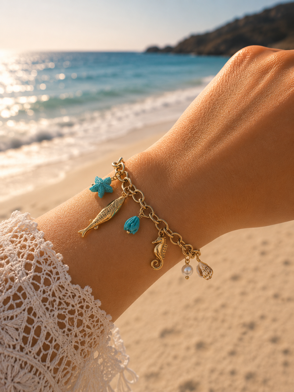 Bracelet doré charms animaux marins et étoile de mer bleu