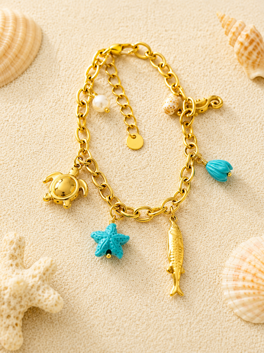 Bracelet doré charms animaux marins et étoile de mer bleu