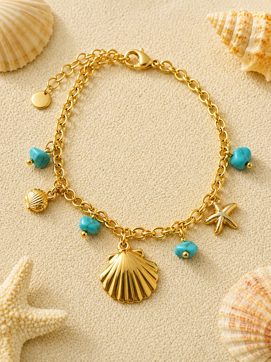 Chaîne de cheville dorée à pierres turquoises et charms marins